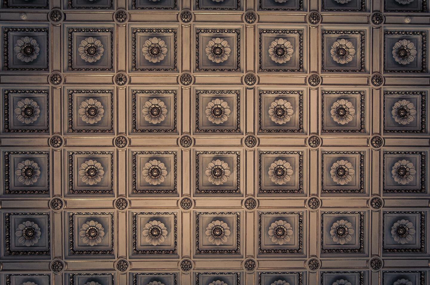 Staring at the ceiling eating Doritos brand snackfood when nobody replies to &ldquo;U up?&rdquo;
.
.
.
Copenhagen, Denmark 🇩🇰 2014
.
.
#copenhagen #denmark #ceiling #light #shadow #travelinspiration #denmarktravel #flowers #takemeback #wasthisreal 