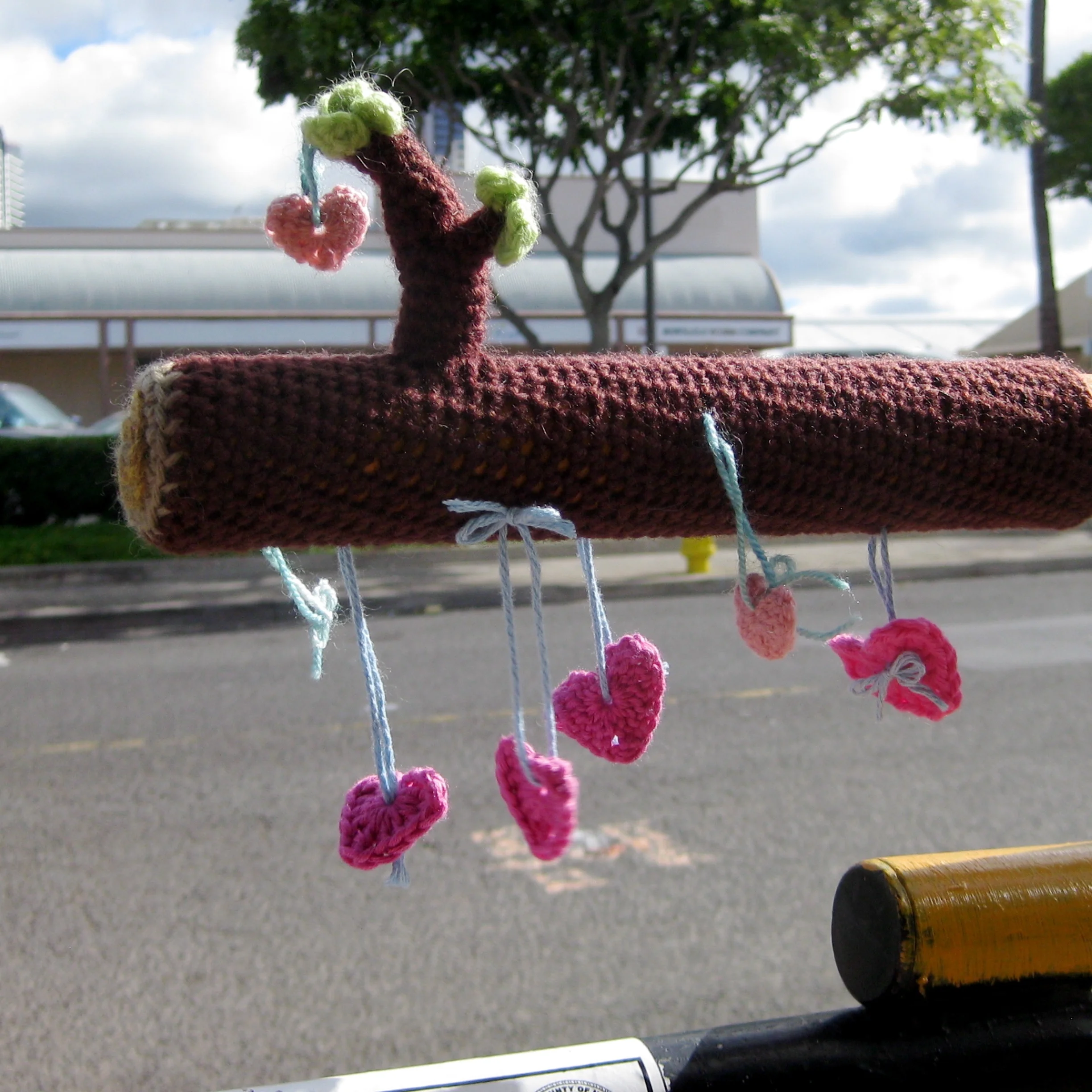 #SheepishHeartBomb in Honolulu: love grows on trees (and in the vicinity of 808Urban)
