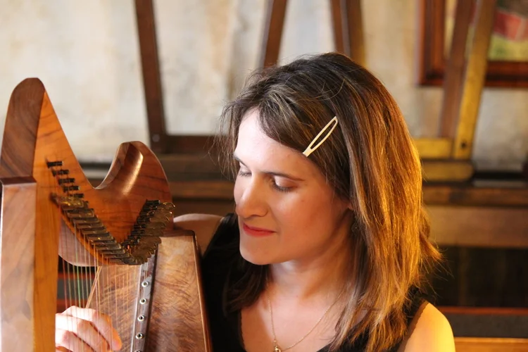 Concert for the Bright Green Bough, playing Una Bhan