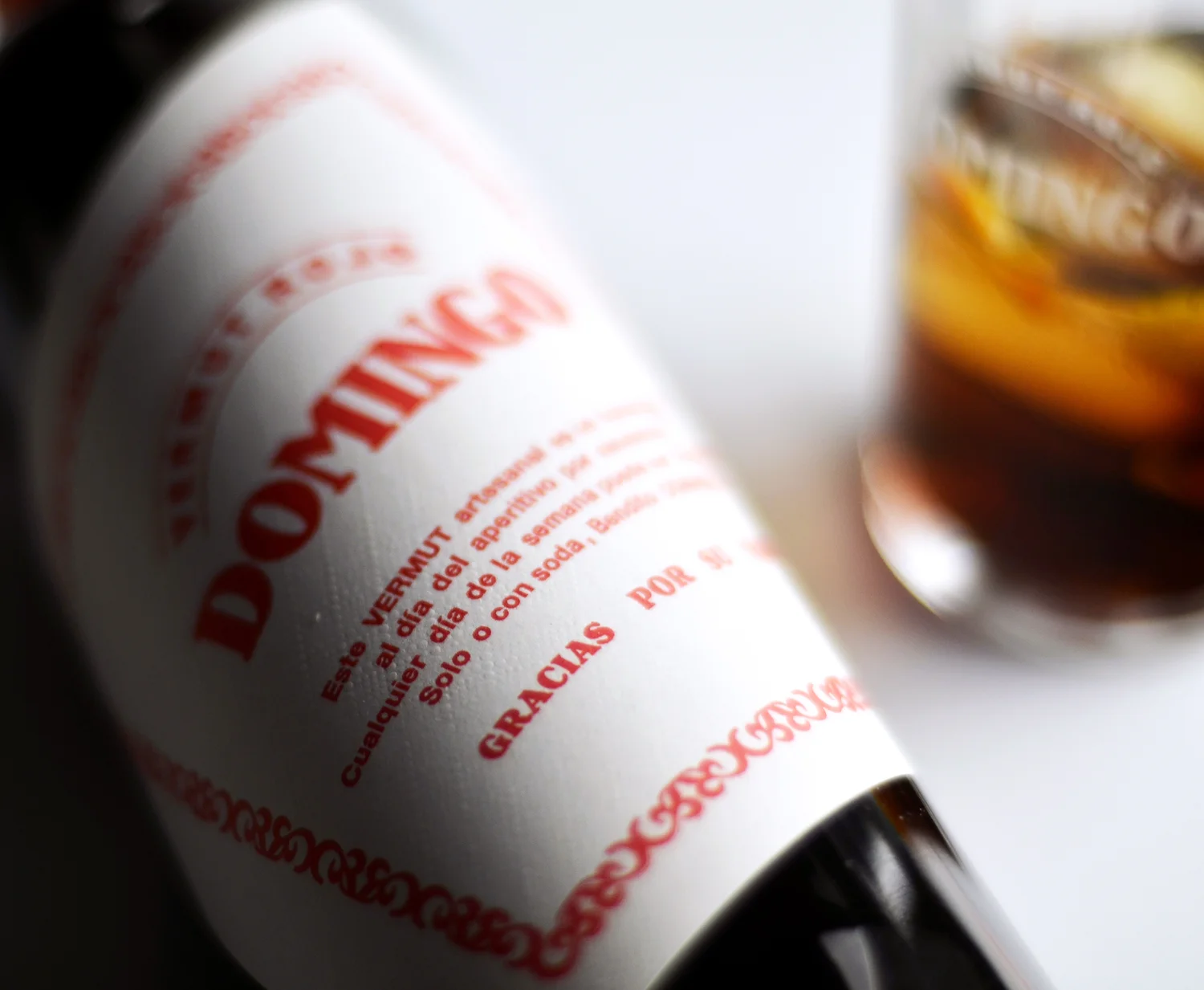 Domingo, detalle de etiqueta