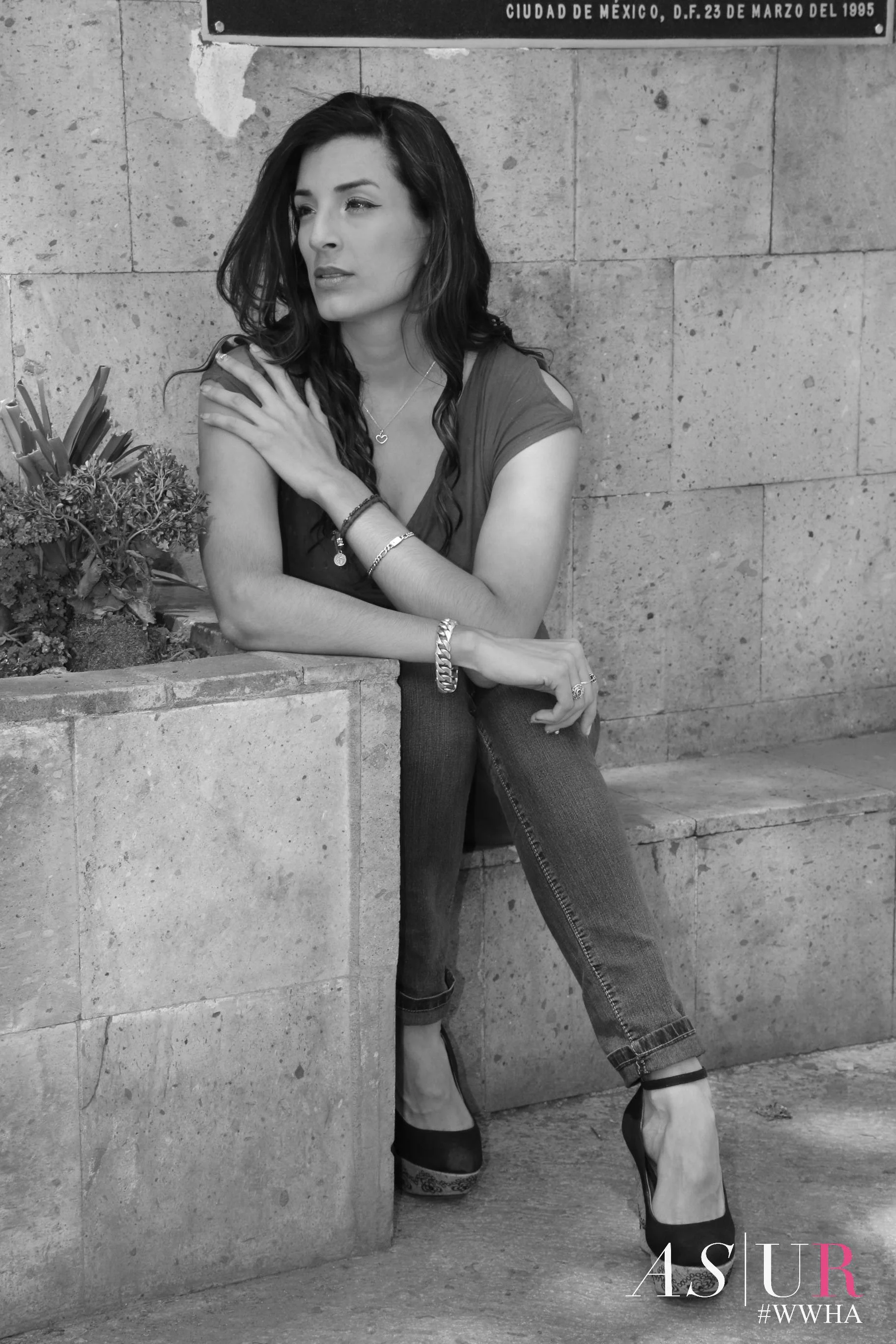 LIZBETH L B&W06.JPG