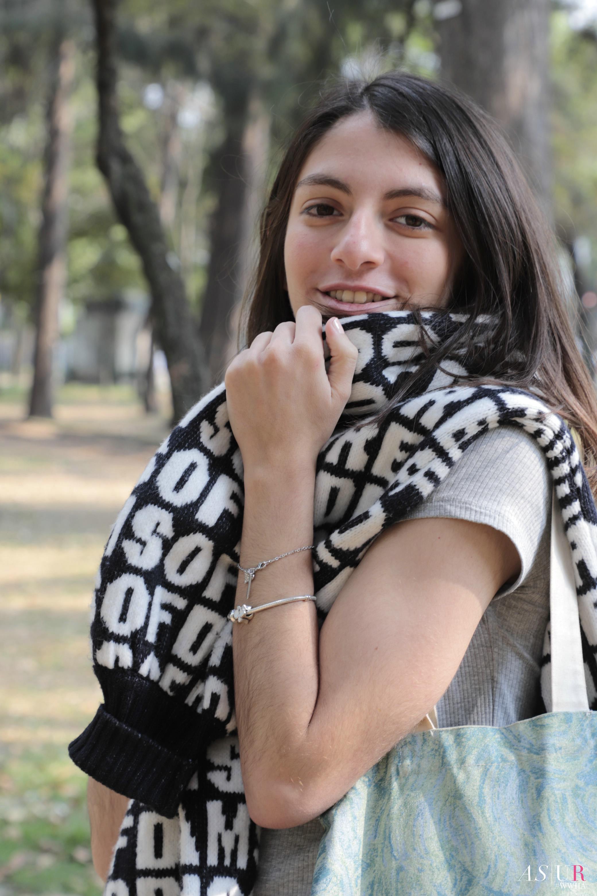 VALERIA M CLOSEUPS1.JPG