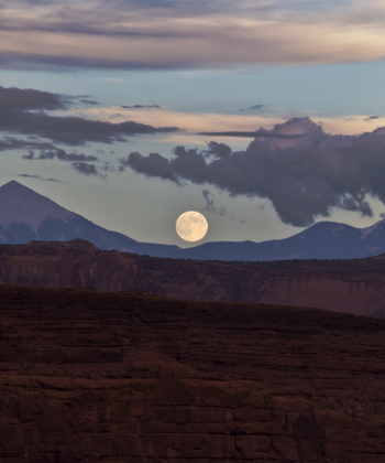 Pic by Jim Berneike .......obviousy not my picture taken this morning. I wish. Gash, I miss red mountains.