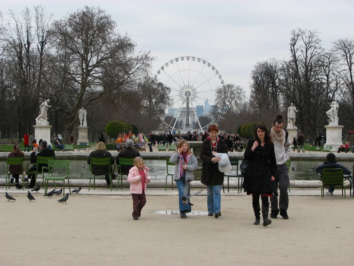 Traipsing in the Tuileries
