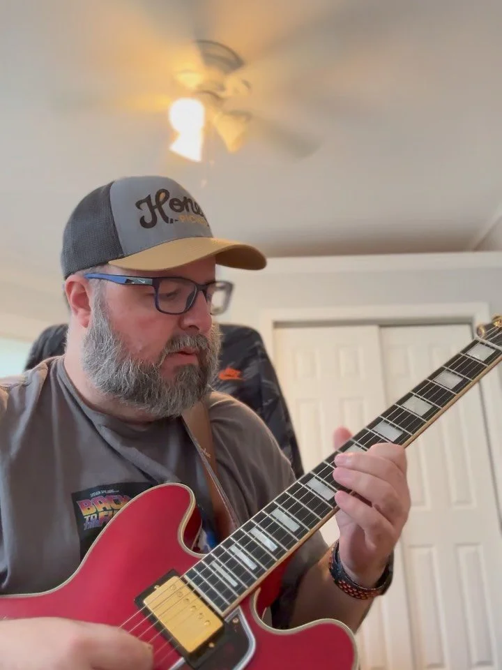 Growing up I loved listening to Soulive&rsquo;s Doin&rsquo; Something. @erickrasno is one of the best out there. Also, what are we thinking on this 355, pickguard or no pickguard? #soulive