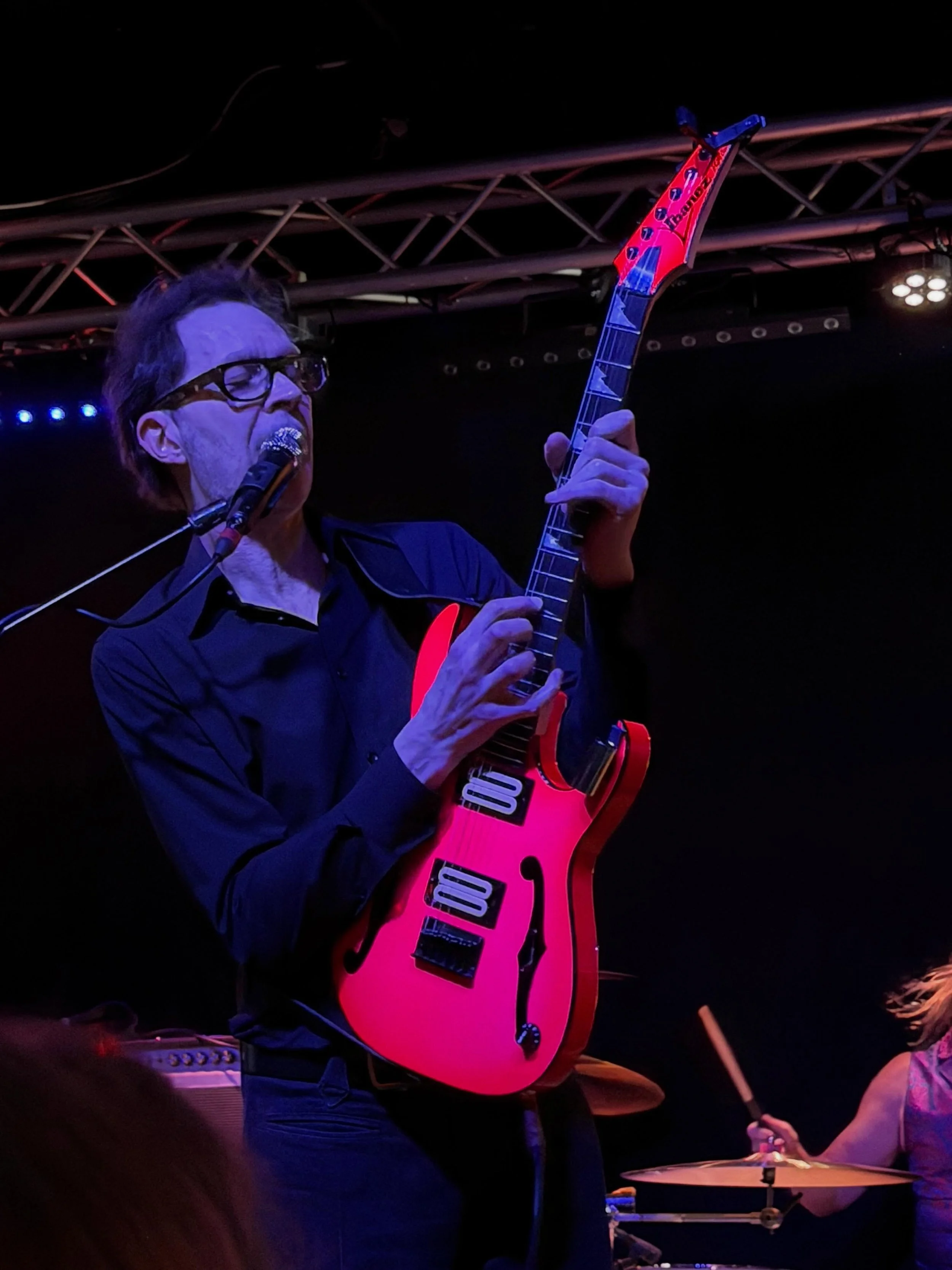 Paul Gilbert and Greg Koch live in Teaneck, NJ! If this tour is coming by you, you should definitely check it out!