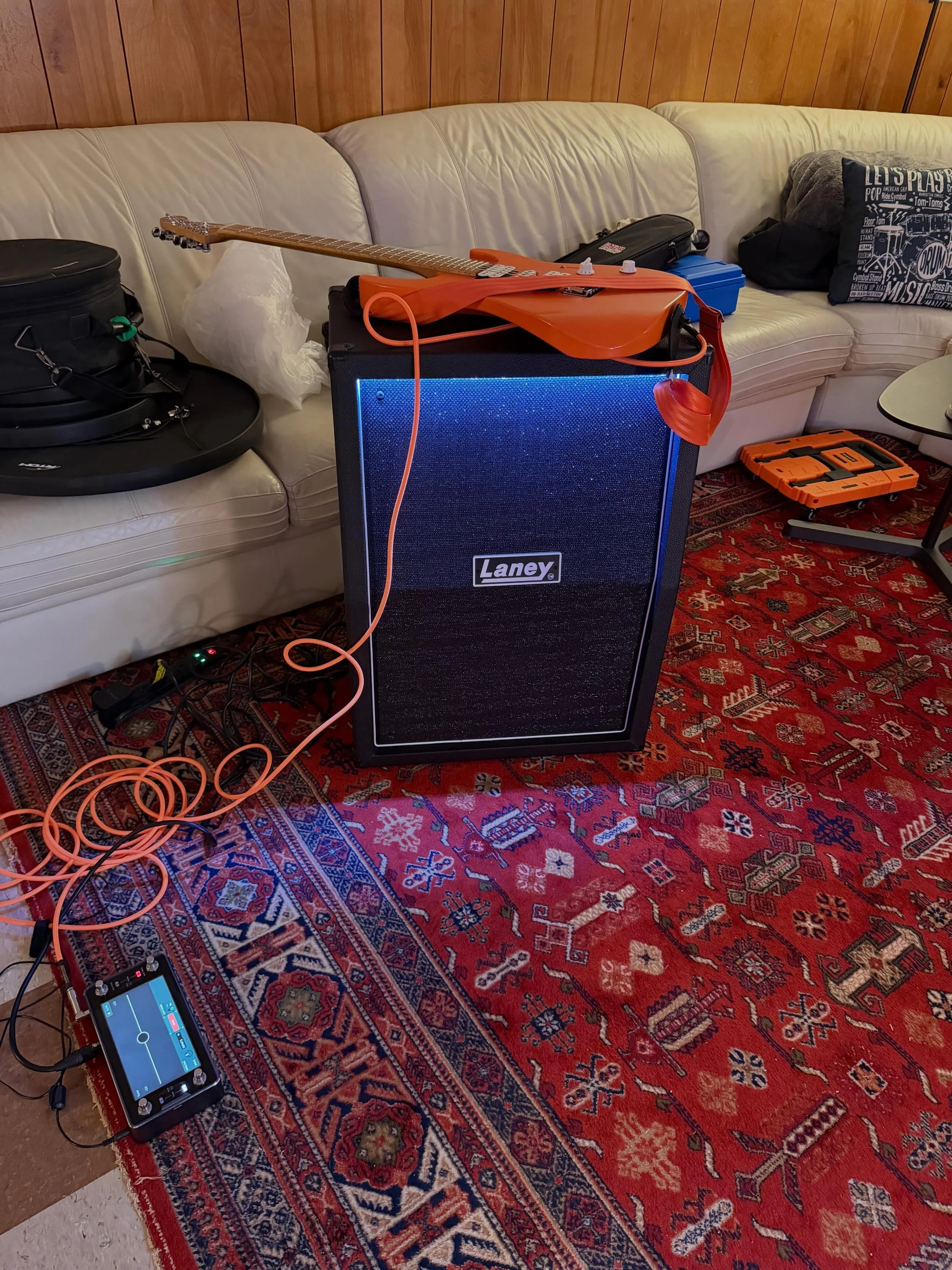 The setup from yesterday&rsquo;s practice - Charvel DK 24 into a @neuraldsp Quad Cortex Mini and a @laneyamplification 2x12.