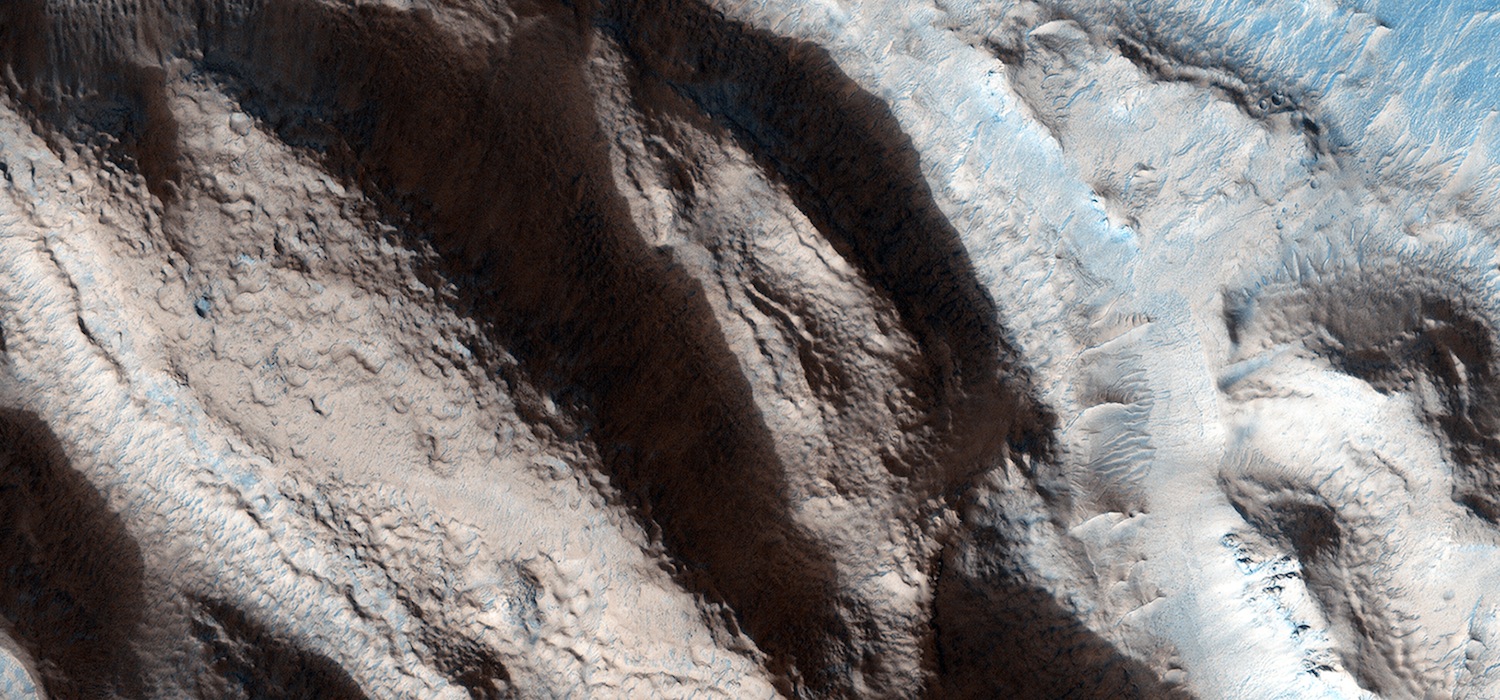 Ice or water may have carved this valley in Arabia Terra. Credit: Nasa/JPL-Caltech/University of Arizona