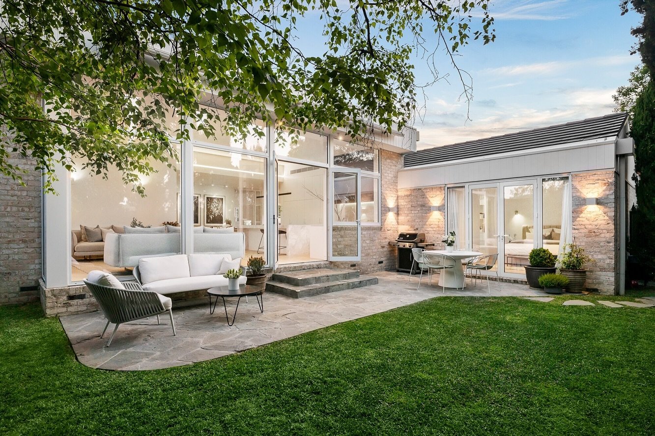 Cairnes House

An addition and alterations project to transform an existing interwar bungalow into a contemporary family home. 

The mixture of external materials included lime washed brickwork, lightweight cladding and large windows to access light 