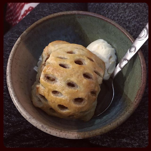 .another of Jules amazingly tasty desserts ⛄️ mini apple pies wa la mode (vanilla ice cream w/ a gingerale ribbon.