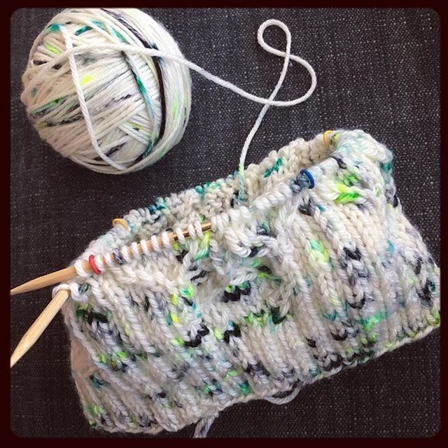 .made it to the halfway mark on my #beeswaxhat ❤️ now to knit the hexi pattern. #knitsforme
+
+
#JenOsborn #themessynest #madknitterwoman #winterknits #knitallthehats #knittersofinstagram #instaknitters