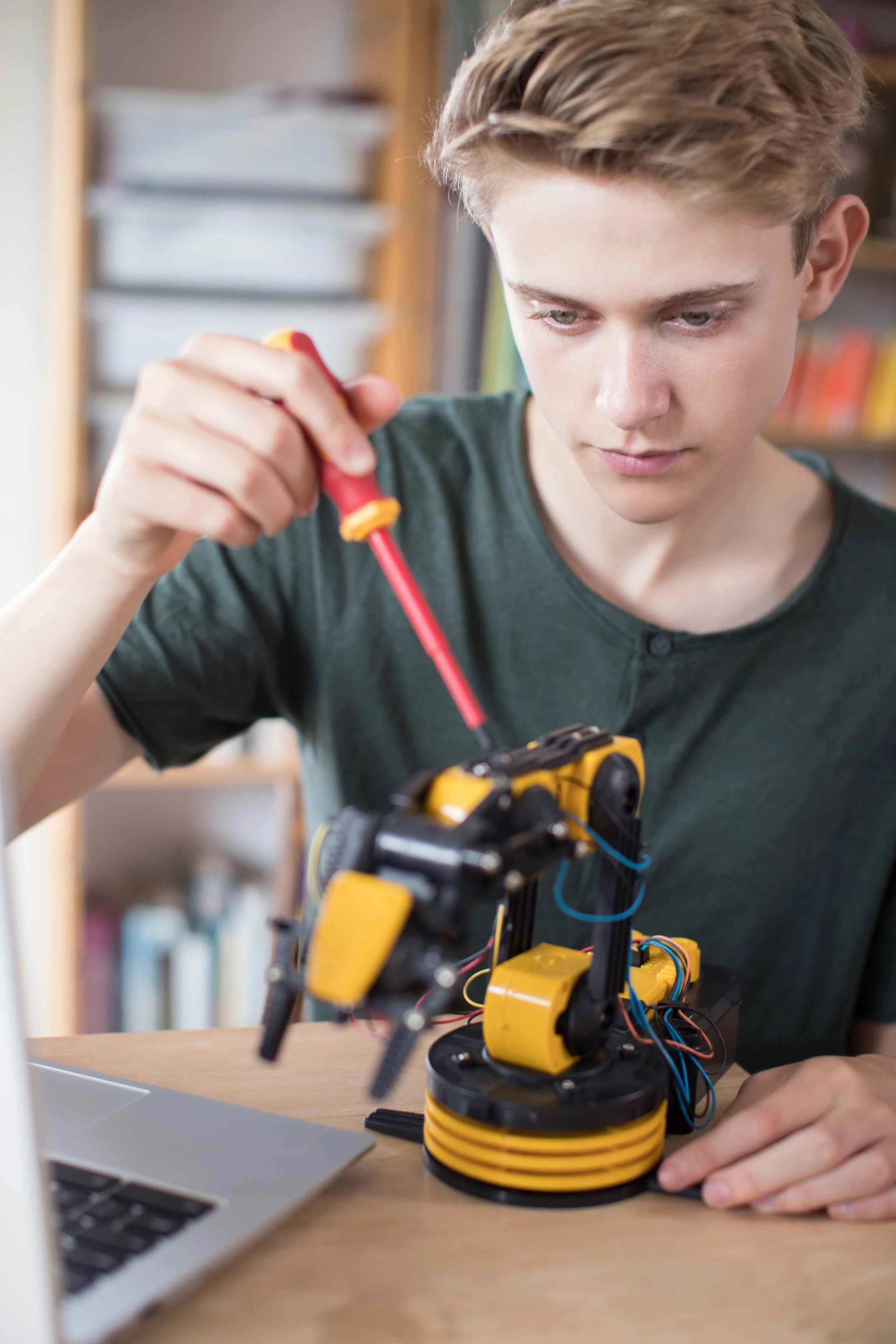 INDEPENDENT SCHOOL ROBOTICS