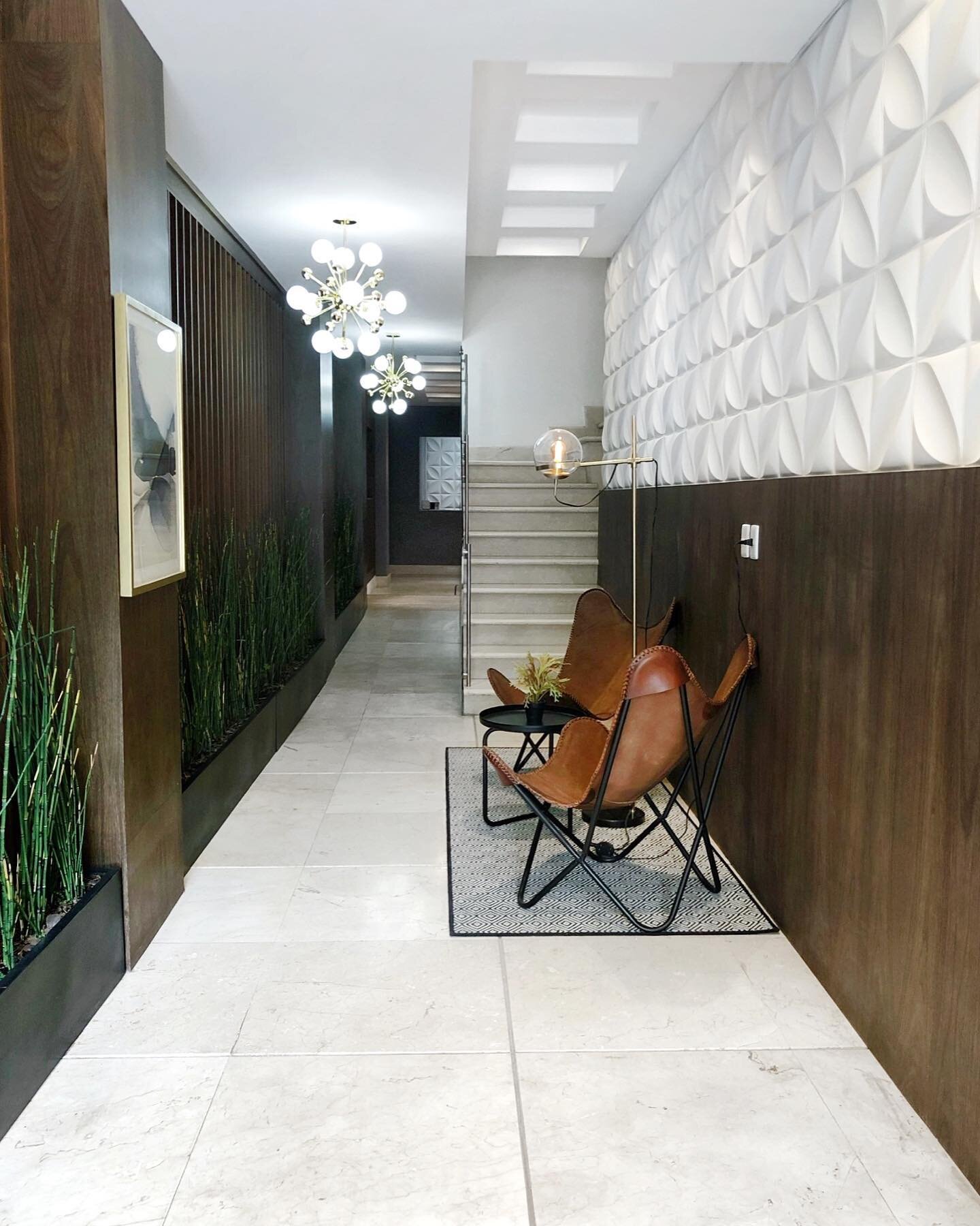 VEST&Iacute;BULO | Residencial⁠
⁠
Dise&ntilde;o, producci&oacute;n y acabados en vest&iacute;bulo para edificio en Polanco, CDMX
.⁠
.⁠
.⁠
#HuacalEstudio #InteriorismoCDMX #InteriorismoMexicano #CustomMadeFurniture #CustomInteriorDesign