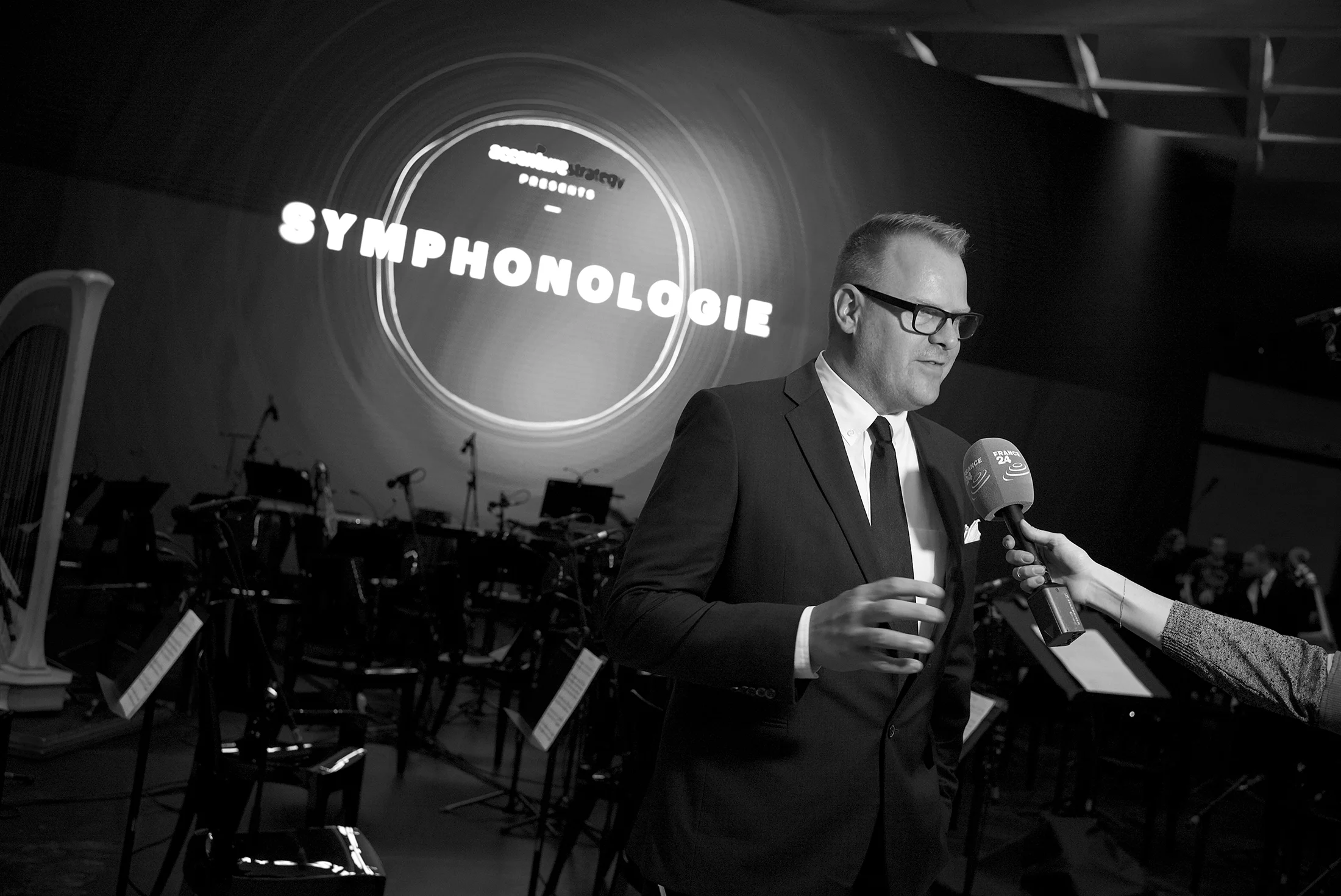 Brian Jones of Bang Music, discusses the Symphonologie project with French media.