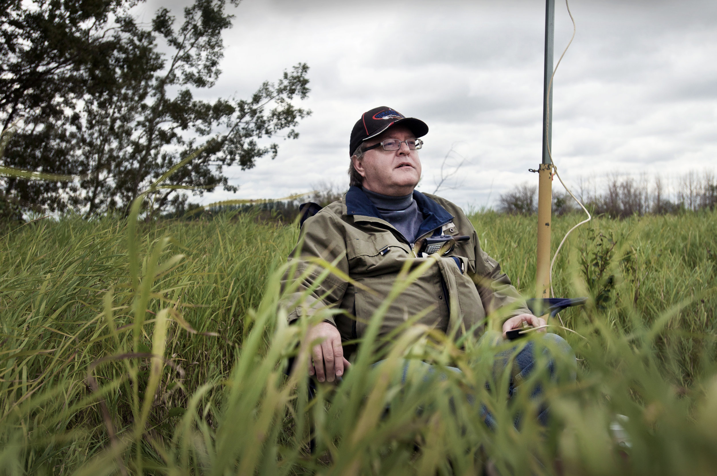 A judge near the edges of the course pylon watches from a distance.