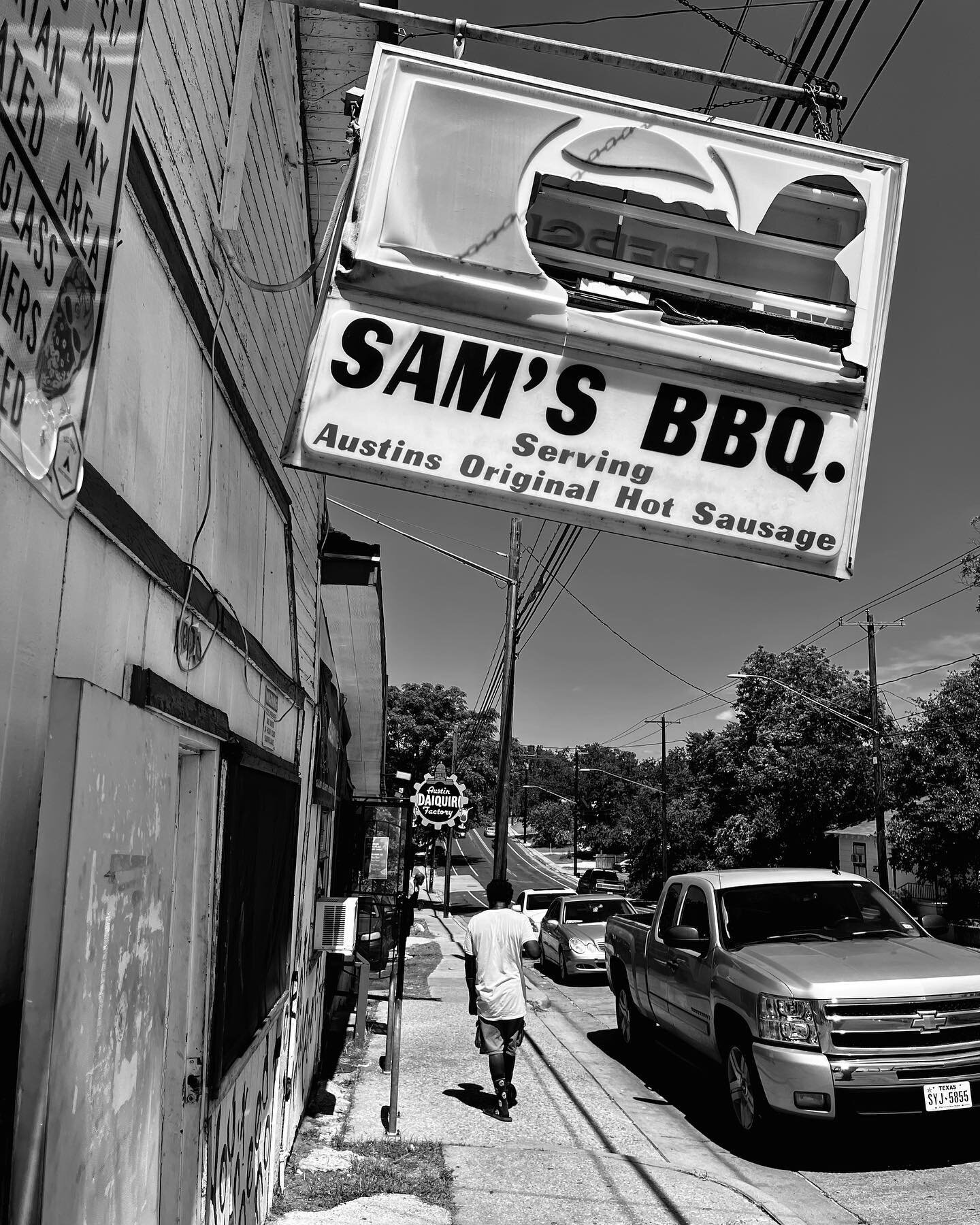 Lunchtime, Austin TX . 
.
.
#austintexas #texas #ribs #bnw #bnwphotography #bnwmood #bnwsouls #bnwzone #bnwphoto #bnwlife #bnwportrait #bnw_captures #bnw_greatshots #burnmagazine #burndiary