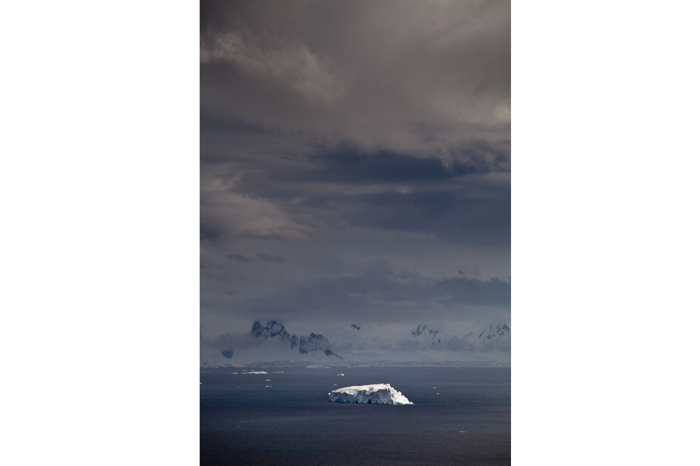 Iceberg. Neumayer Channel.