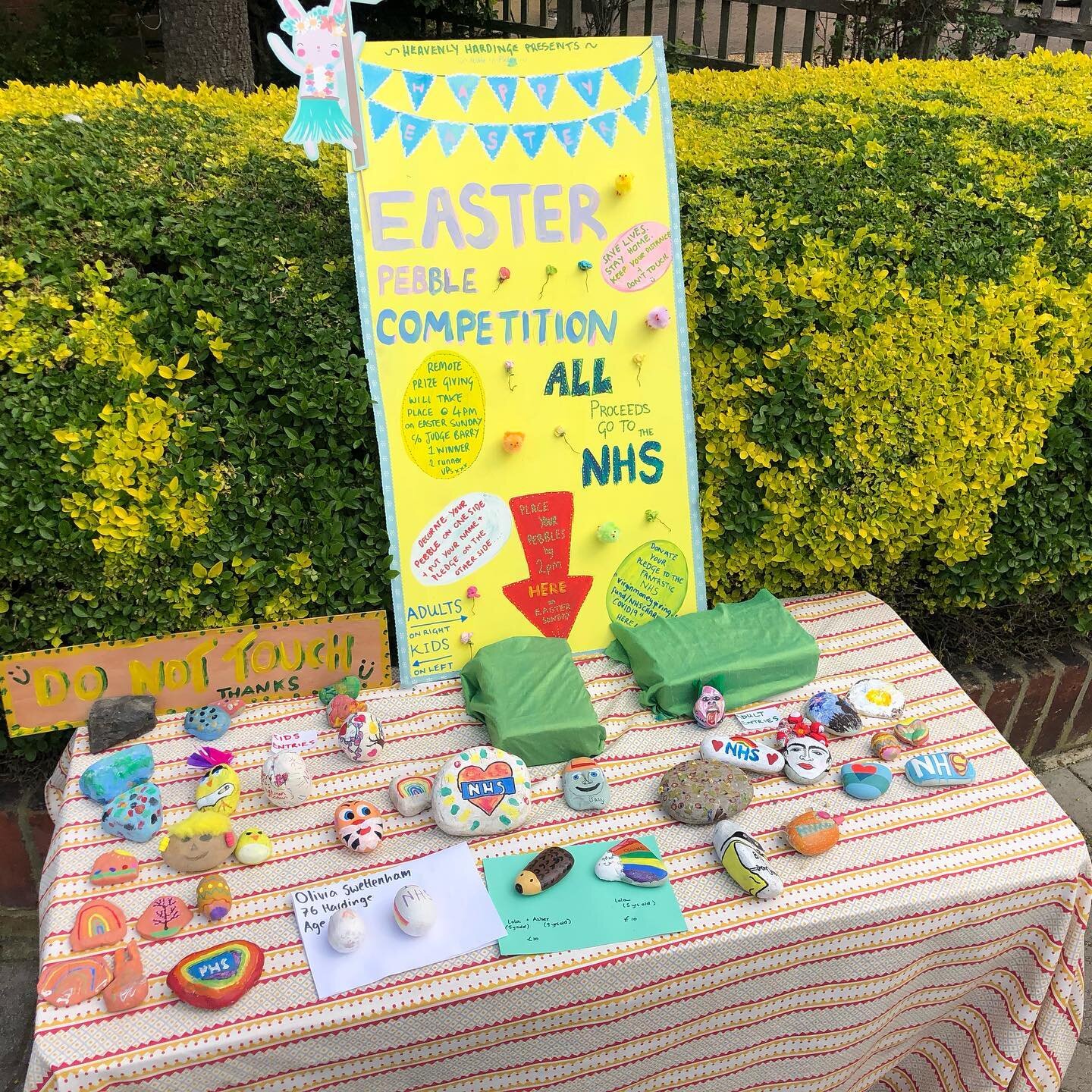 Community goodness in #kensalrise #EasterPebbles competition raising money for @national_health_service