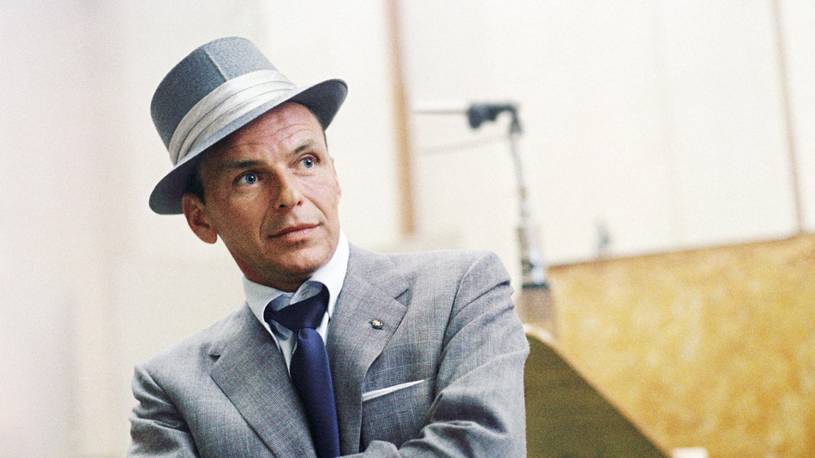 All Or Nothing At All Frank Sinatra foi (e pra sempre vai ser) um dos homens mais bem vestidos da história. Referência absoluta de como usar trajes e acessórios clássicos, ele tem a sua história contada nesse elogiado documentário disponível na plataforma.