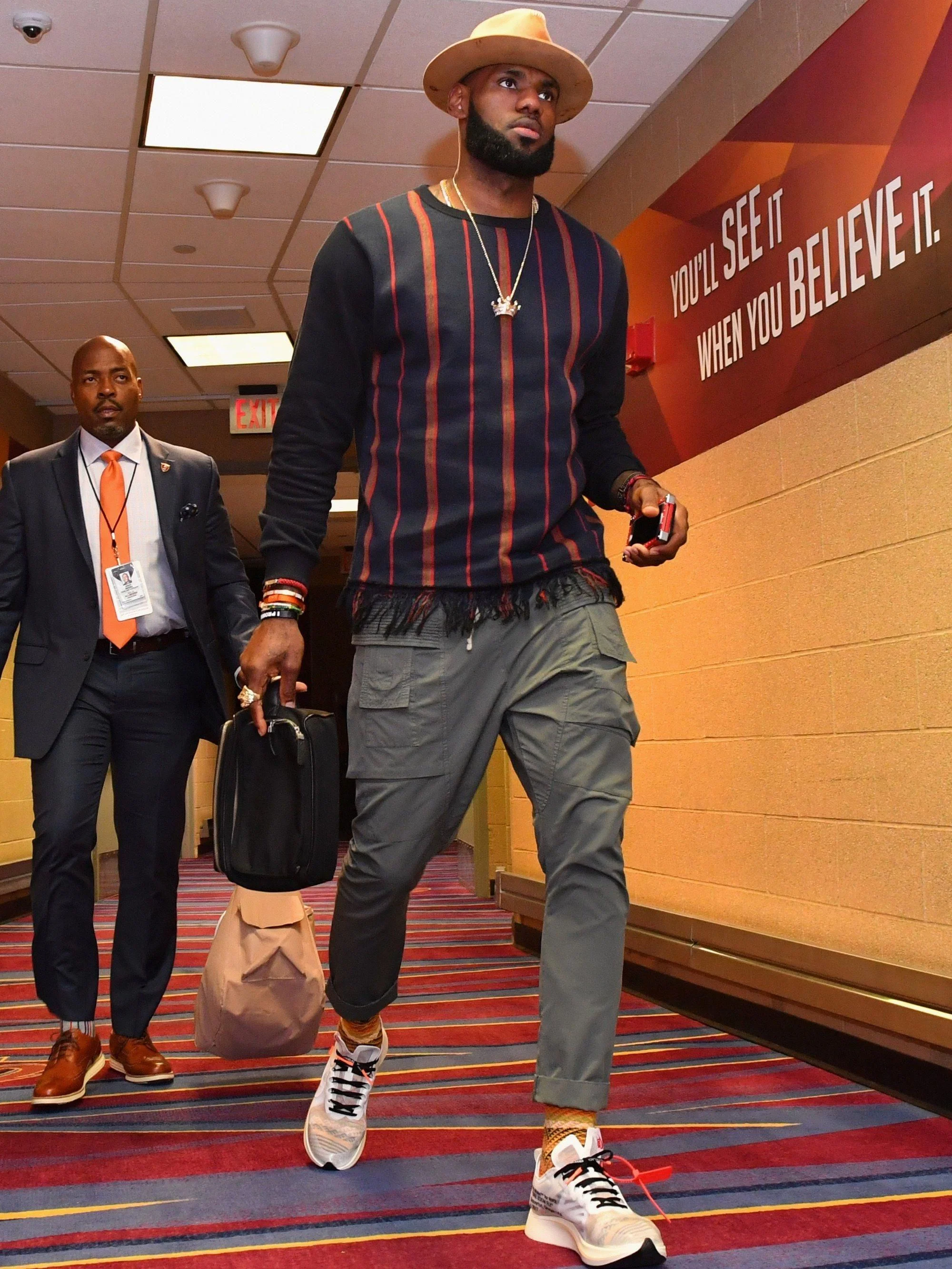 Lebron James A mudança para L.A. mostrou amadurecimento também no figurino. Combinações mais inteligentes e conjuntos mais sóbrios fizeram de King James um dos destaques daquela que foi uma das suas temporadas mais discretas (muito devido ao time dos Lakers, claro).