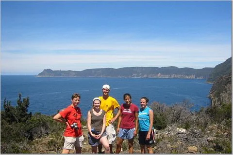 bushwalking tasmania.jpg