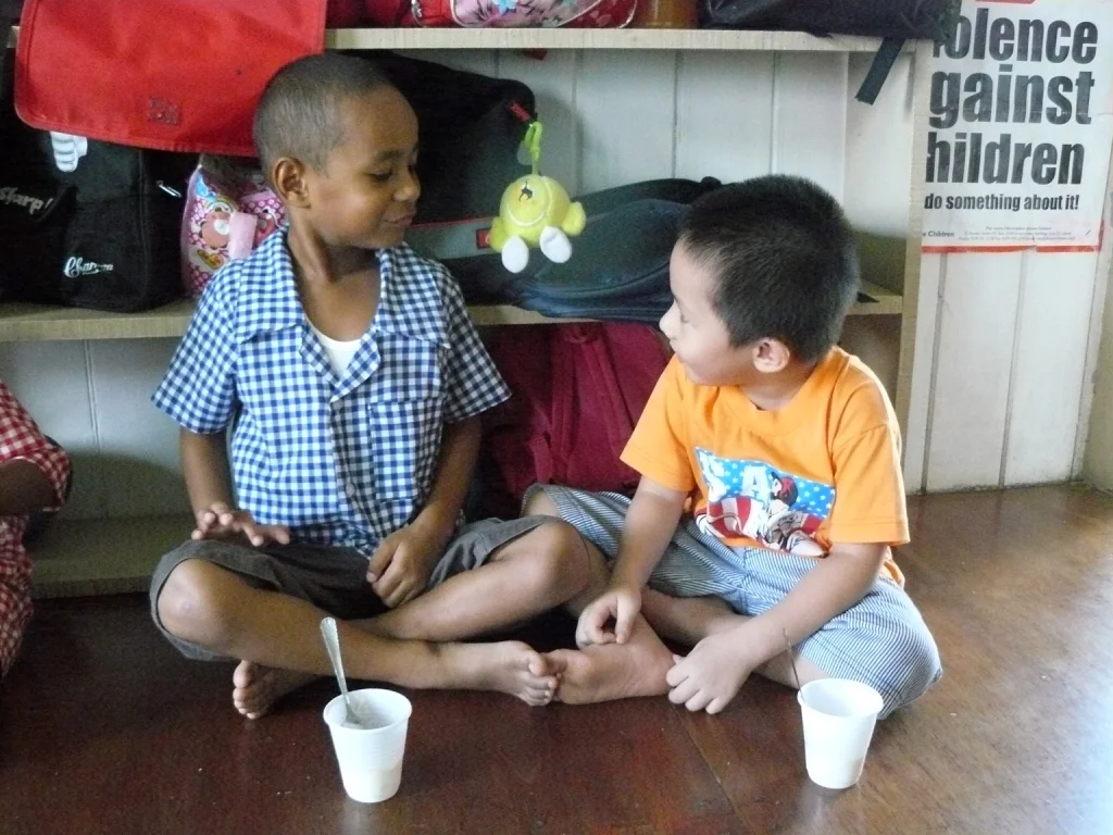 bonding between chn from different race.JPG