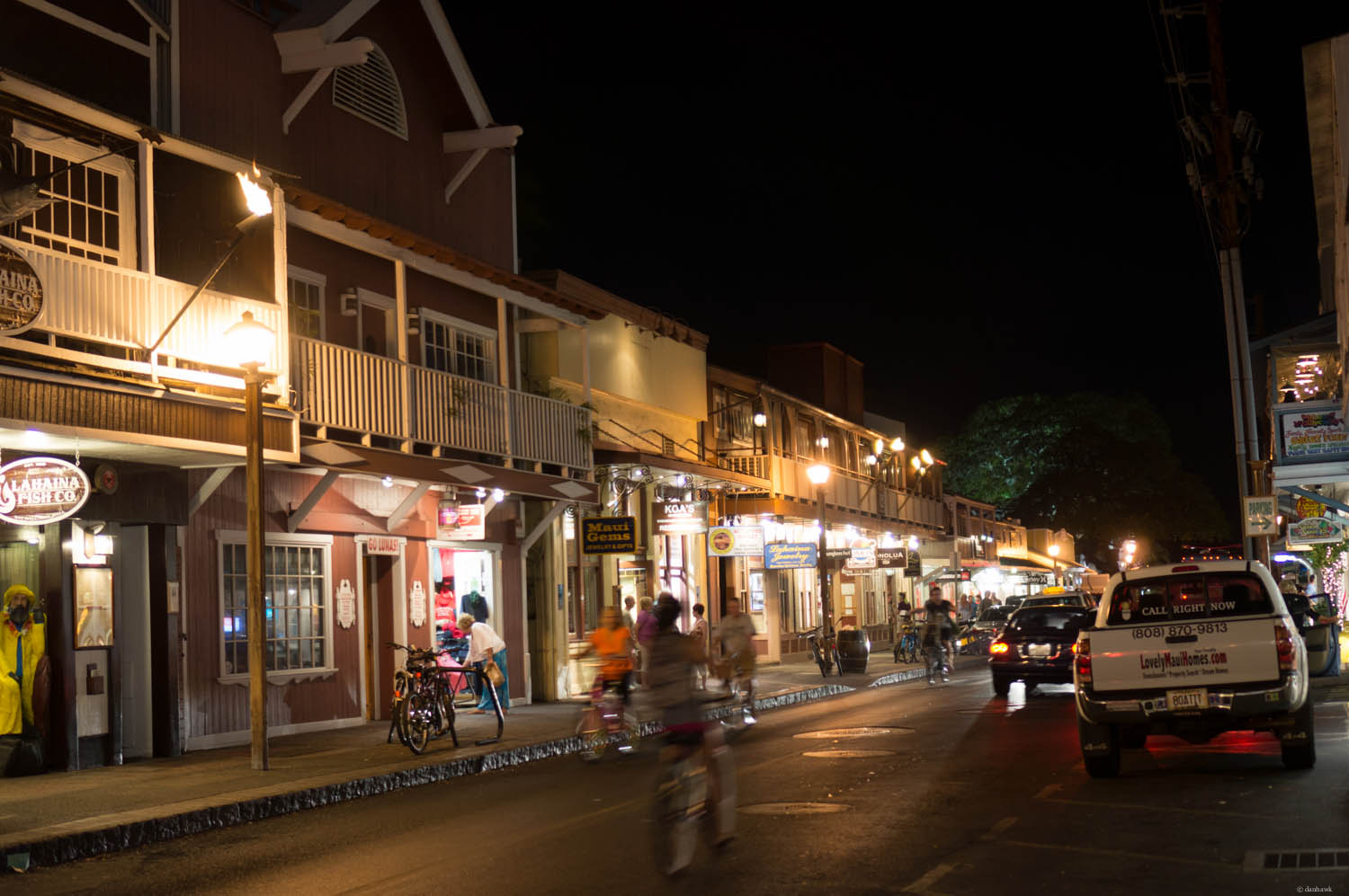 Lahaina town by night.jpg