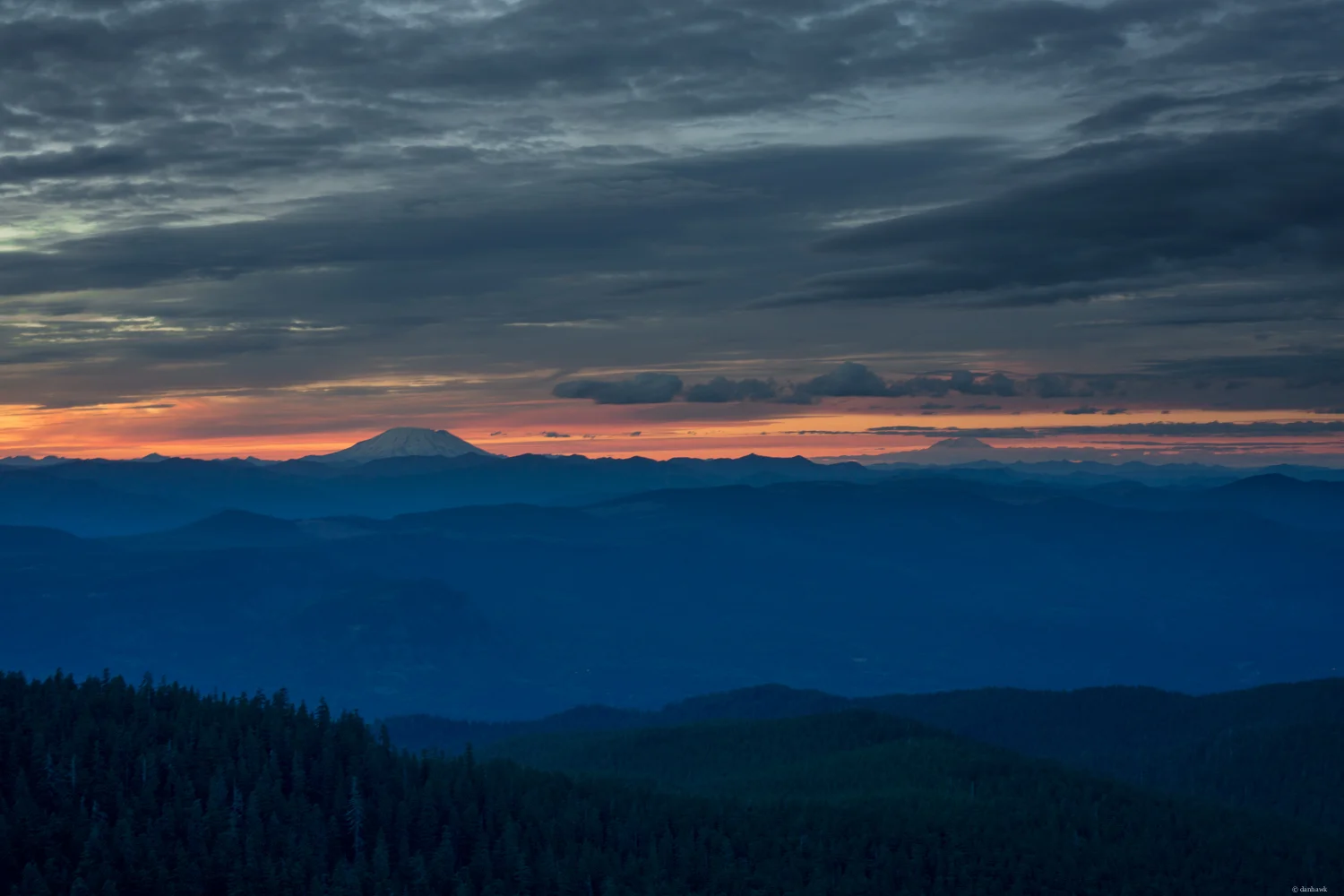 Larch Mt Facing North | 35mm, f/7.1, ISO 100, 1/4