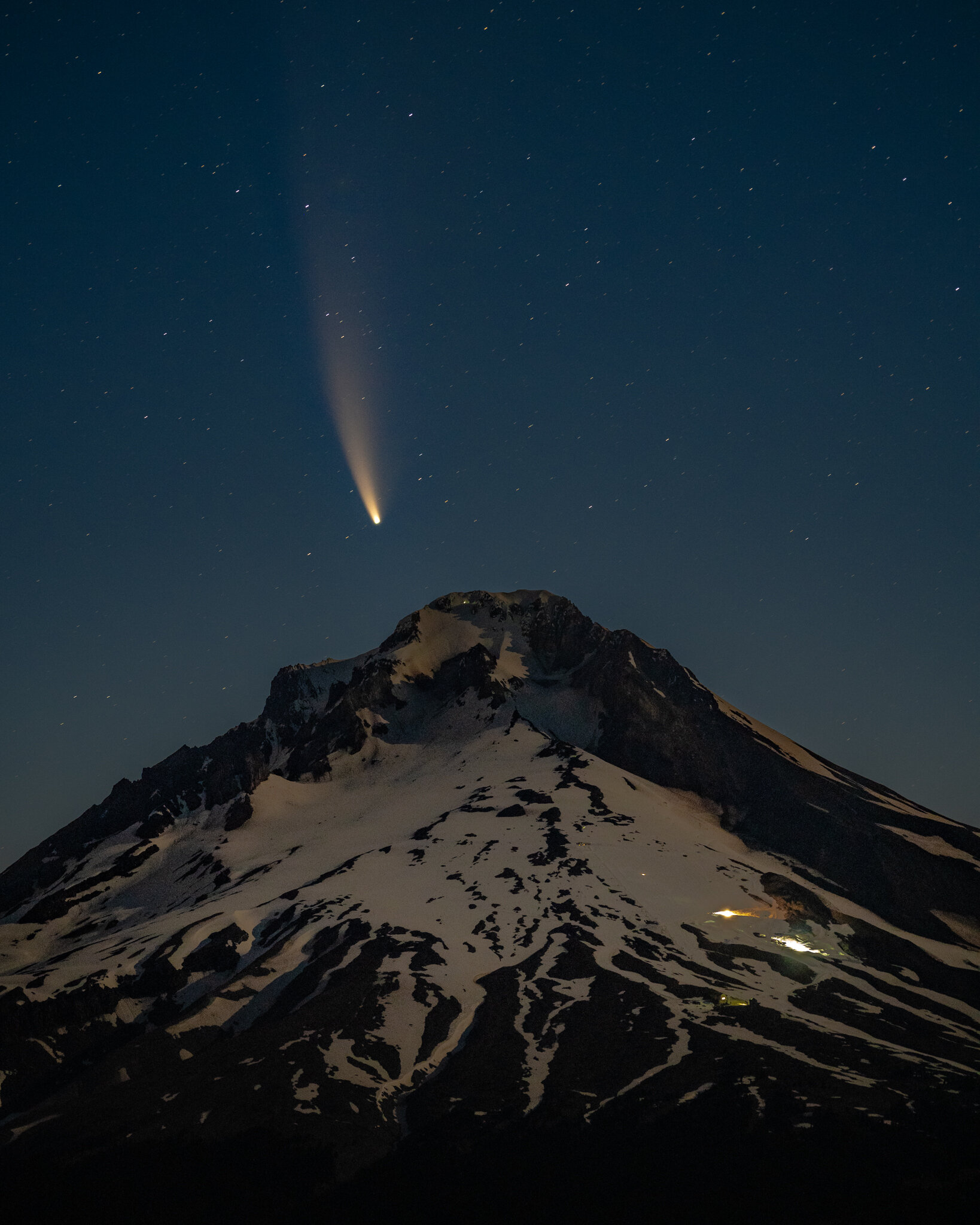 Dan_Hawk_NEOWISE_MT_HOOD.jpg