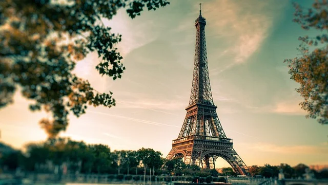 eiffel-tower-2810259_640.jpg