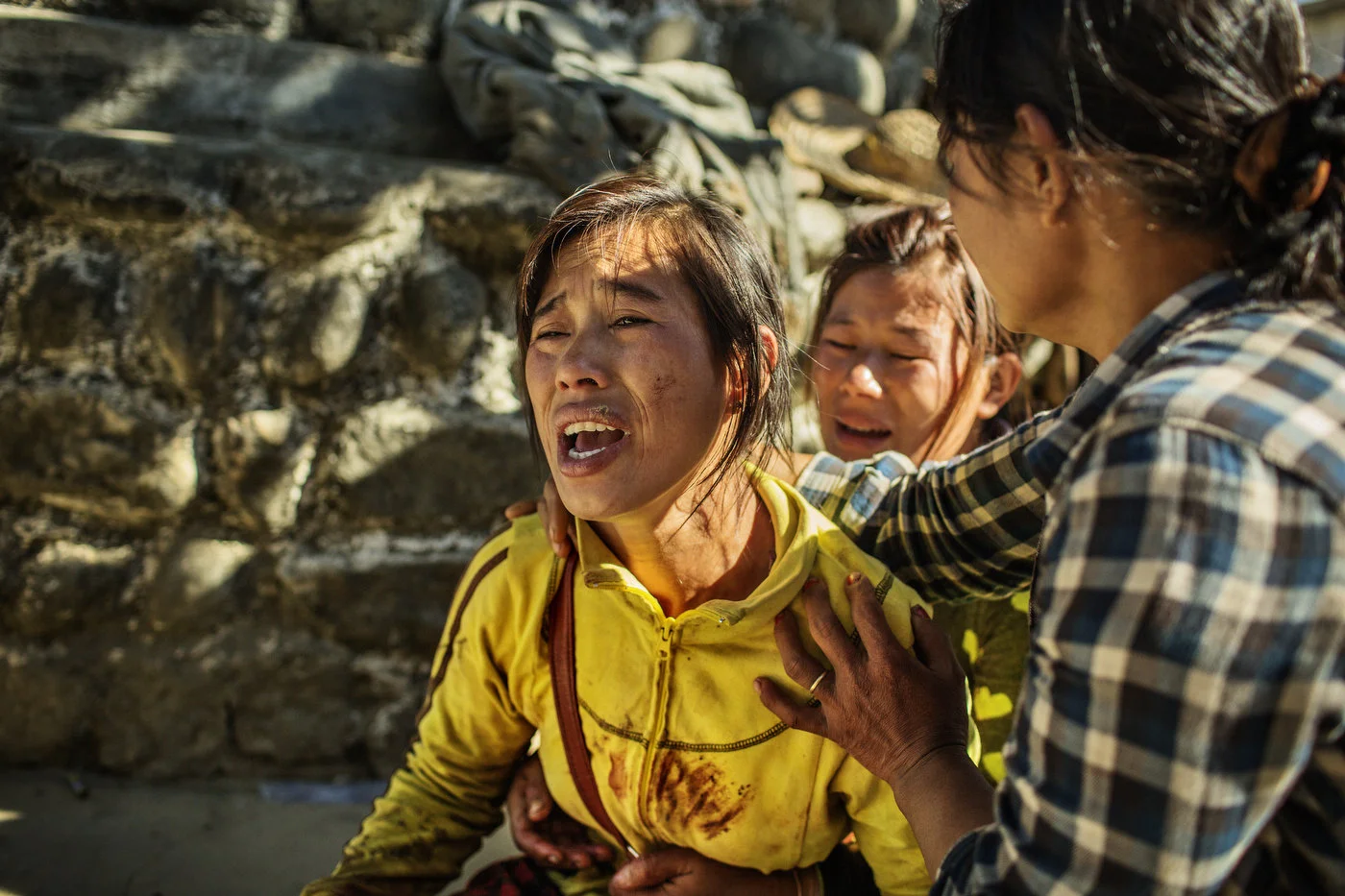 The wife of deceased Maji Tu Ja, 40, mourns outside the Hospital in Laiza,
Kachin State in northern Myanmar.
Maji Tu Ja (Maji is the family name) was a
farmer and village militiaman who was killed by a Burmese Army mortar grenade
whilst repairing his tractor in a field. Three other civilians were wounded in
the same mortar attack - two of them seriously.