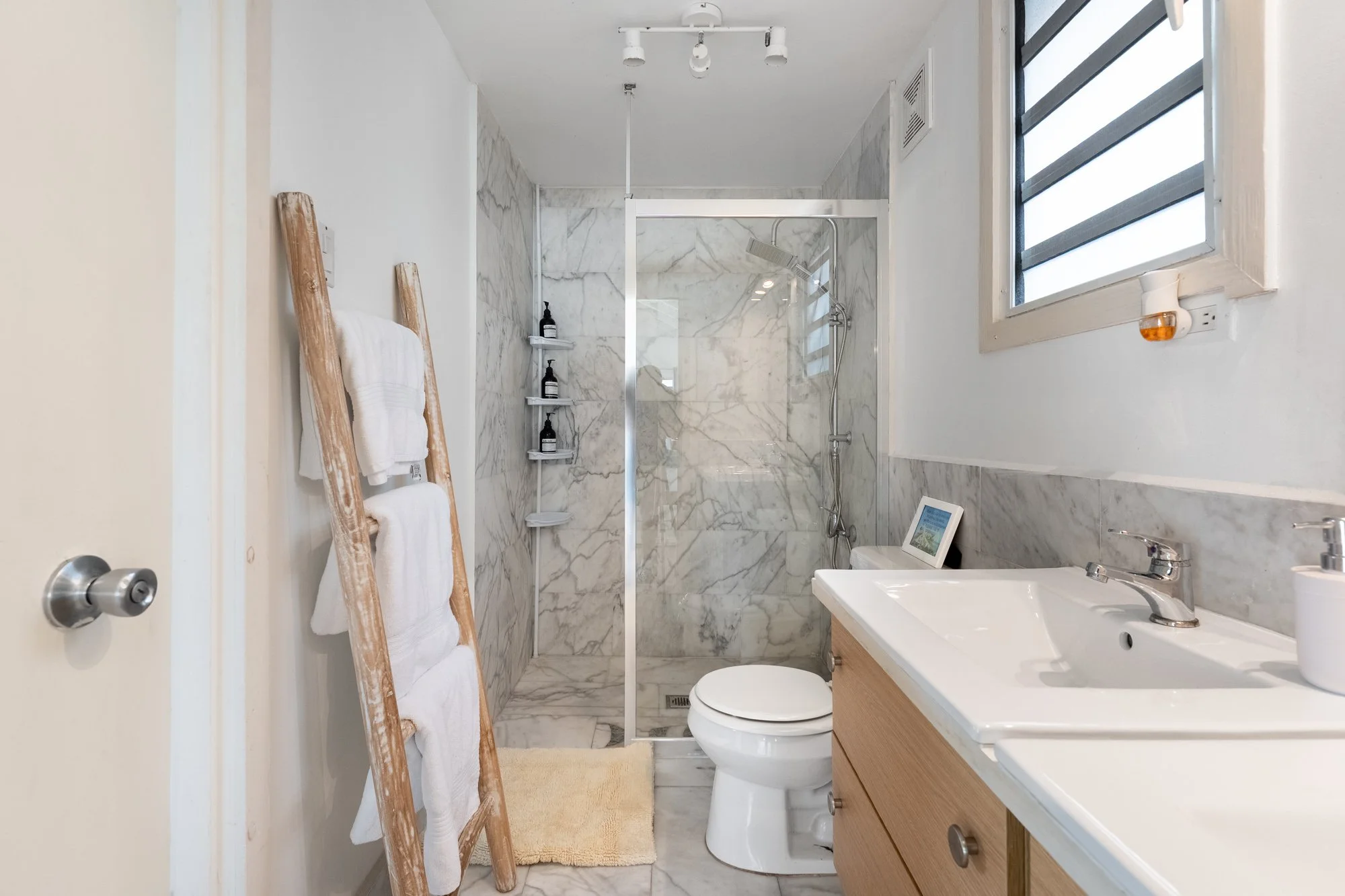 Gardeners Cottage Ensuite.jpg