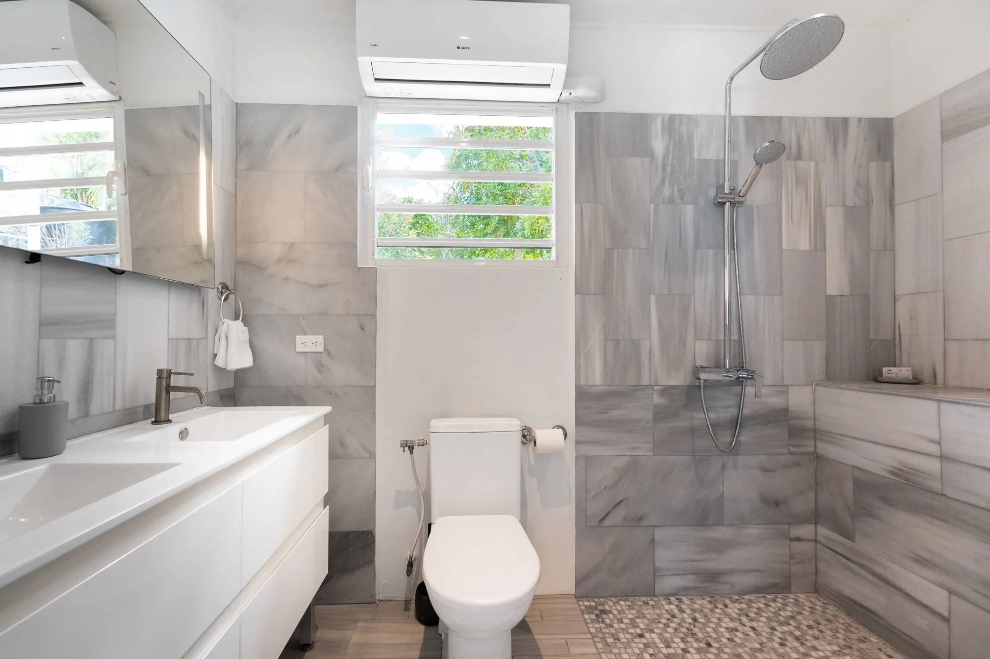 Studio Bathroom.jpg