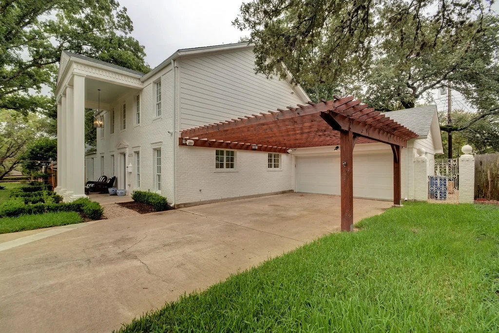 01 Front pergola.jpg