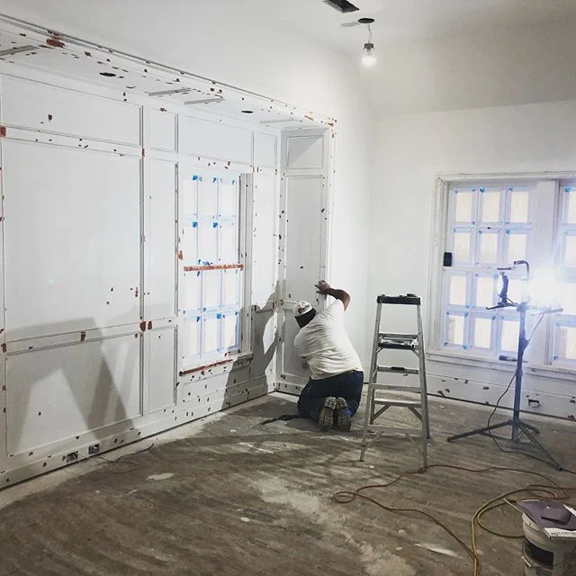 The red and white of painting. In the middle of primer coats on our Longmont project. Preparation is what separates a great paint job from a good paint job.
PM: @sbushek Architect: @paulnbrowarchitect Designer: @lucaseilersdesign .
.
.
#apbuilders #f