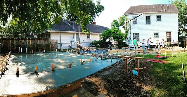 Concrete is in on our Highland project. This little Heights home is going to look way different after this project is complete. Architect: @cusimanoarchitect .
.
.
.
#apbuilders #houstonbuilder #remodel #pouringconcrete #addition