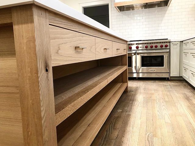 A remodel for a good friend in the Heights. Grain matched white oak island fabricated and installed by @fcwoodworx2011 .

#whiteoakisland #kitchenisland #apbuilders