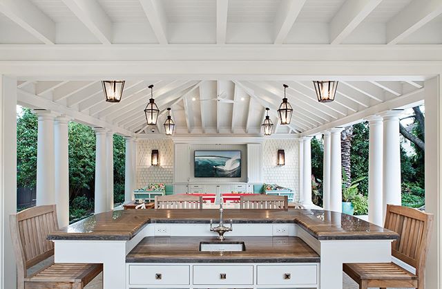 An interior shot of our Kuhlman pool pavilion. 
Architect: @paulnbrowarchitect 
PM: Jose Gomez
Woodworking: @fcwoodworx2011 📸: @zsphotog 
#poolpavilion #houstonbuilder #custombuilder #apbuilders #finehomebuilding #woodworking #beams #copperlighting 