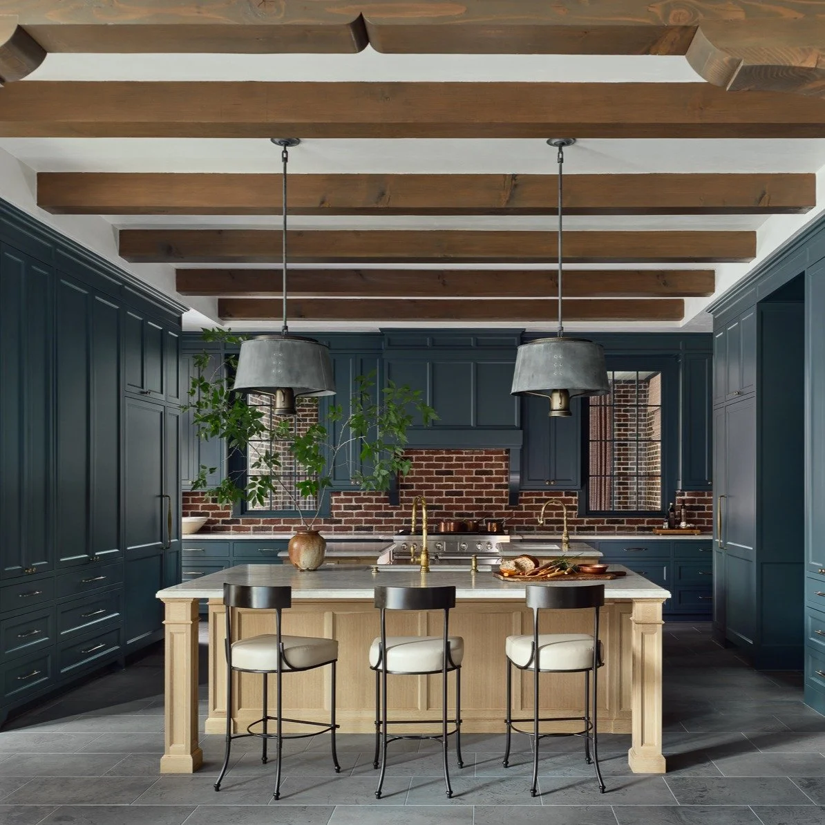 It takes a tremendous amount of coordination for this photograph to be possible. Thank you to all the teams! 

We build it together. 

@fcwoodworx2011 
@reagan_andre_architecture 
@eg_interiors 
@eauxgram