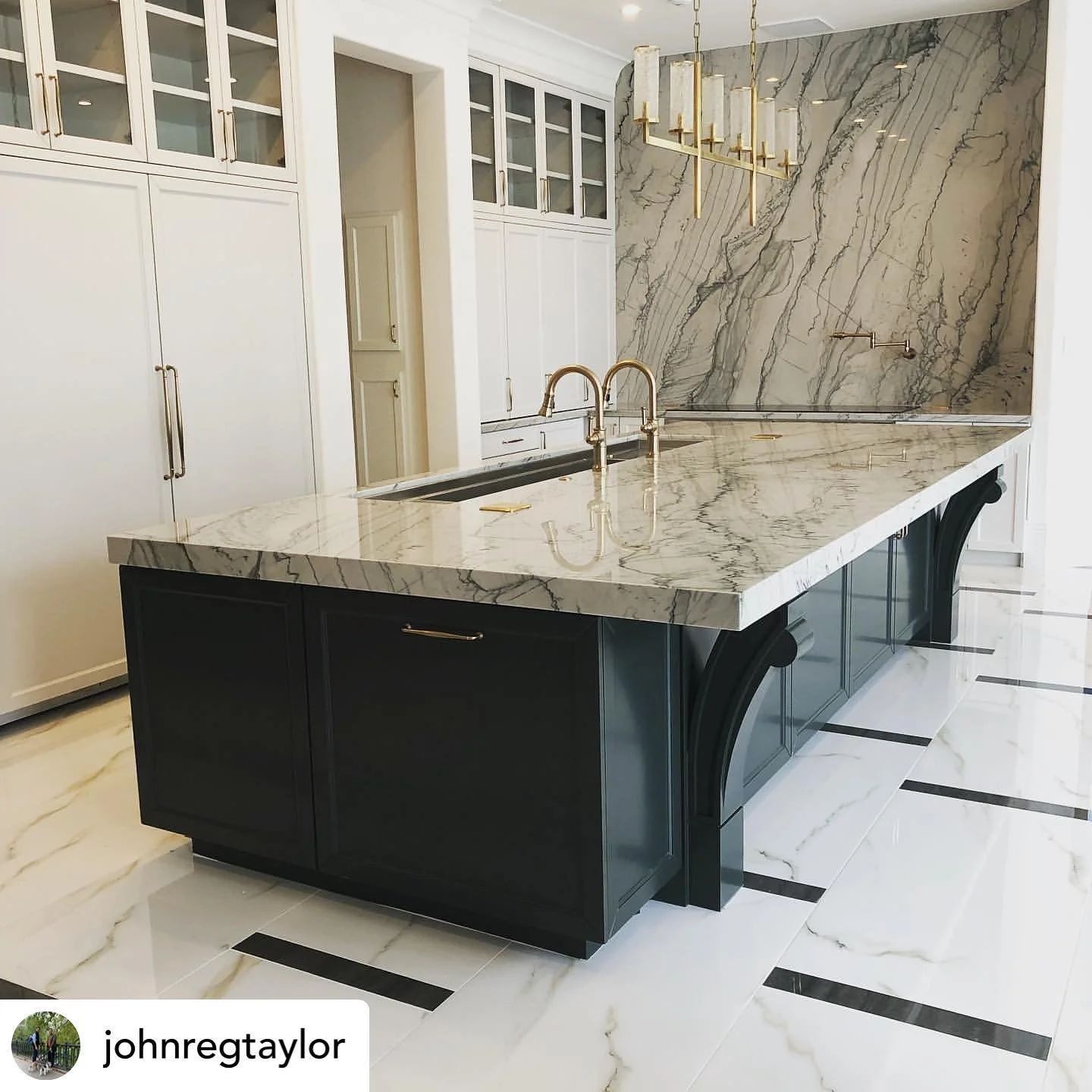 We work in many styles. Just as each finger print is unique every project reflects a combined essence of Homeowner, Designer, Architect and Builder (we just do what we are told!)

Designer: @eklektik_interiors