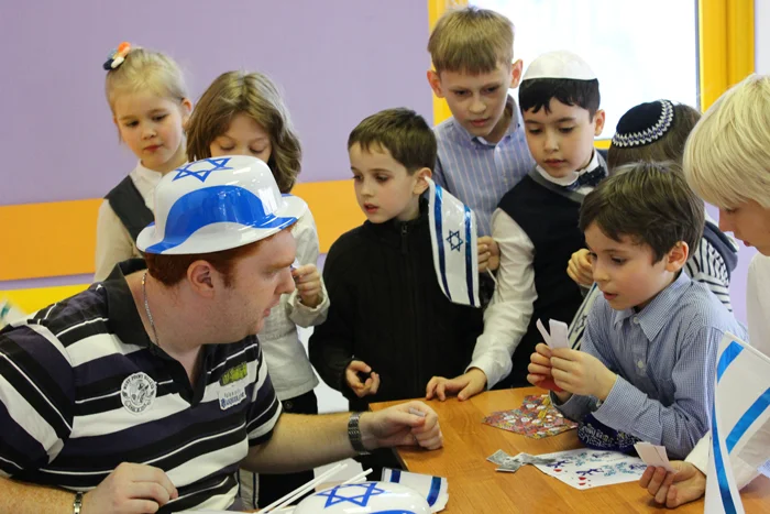 Lipman Jewish Day School, the first Jewish day school established after the fall of the Soviet Union 22 years ago, celebrates Yom HaAtzmaut. This event was organized by the Jewish Agency for Israel.