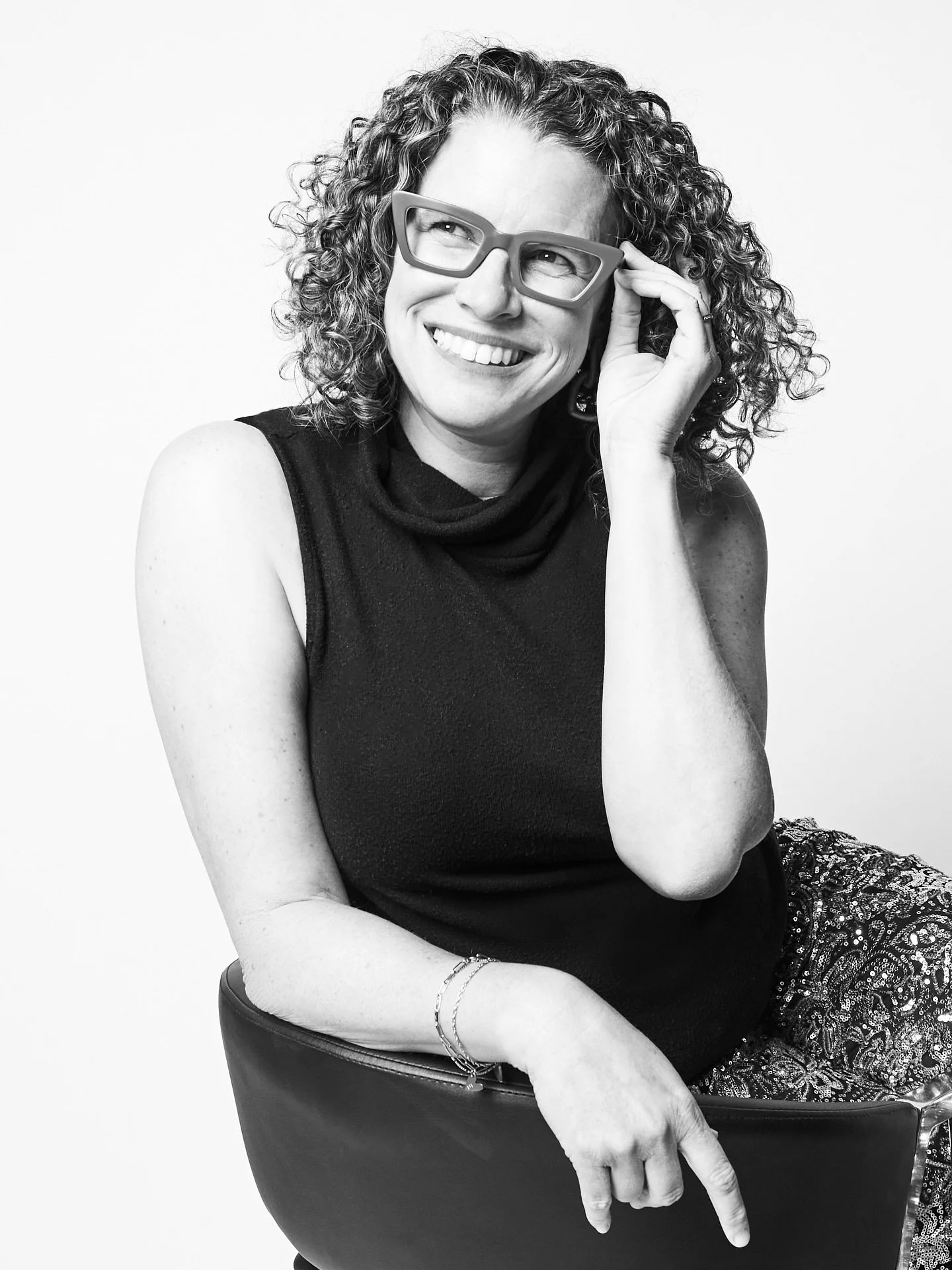 Hi there!
Big thanks to @thevanityportraitstudio for taking my portrait. 
I have been the event photographer at so many private parties with Vanity over the years: in Los Angeles and San Francisco and even a destination event in Cabo (!) and they alw