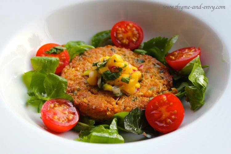 Crab cakes with mango salsa