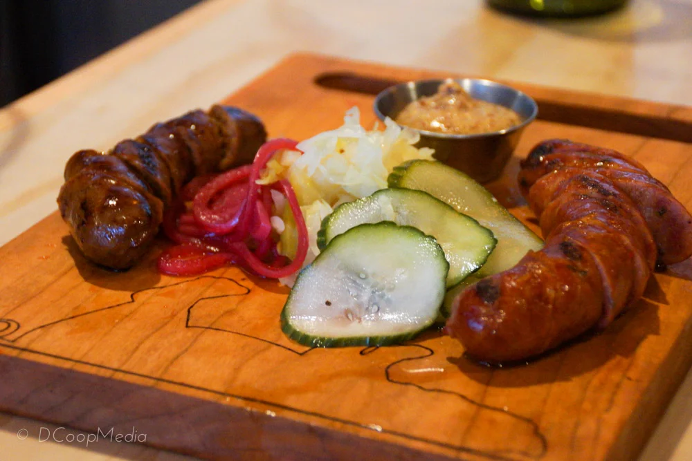 Bison çhipotle & Kangaroo cajun hotlink sausages.