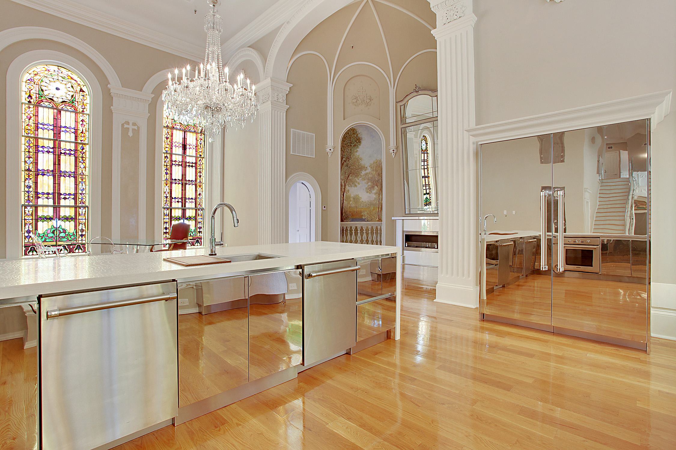 Courtesy Genelle Brown, TopTenRealEstateDeals.com