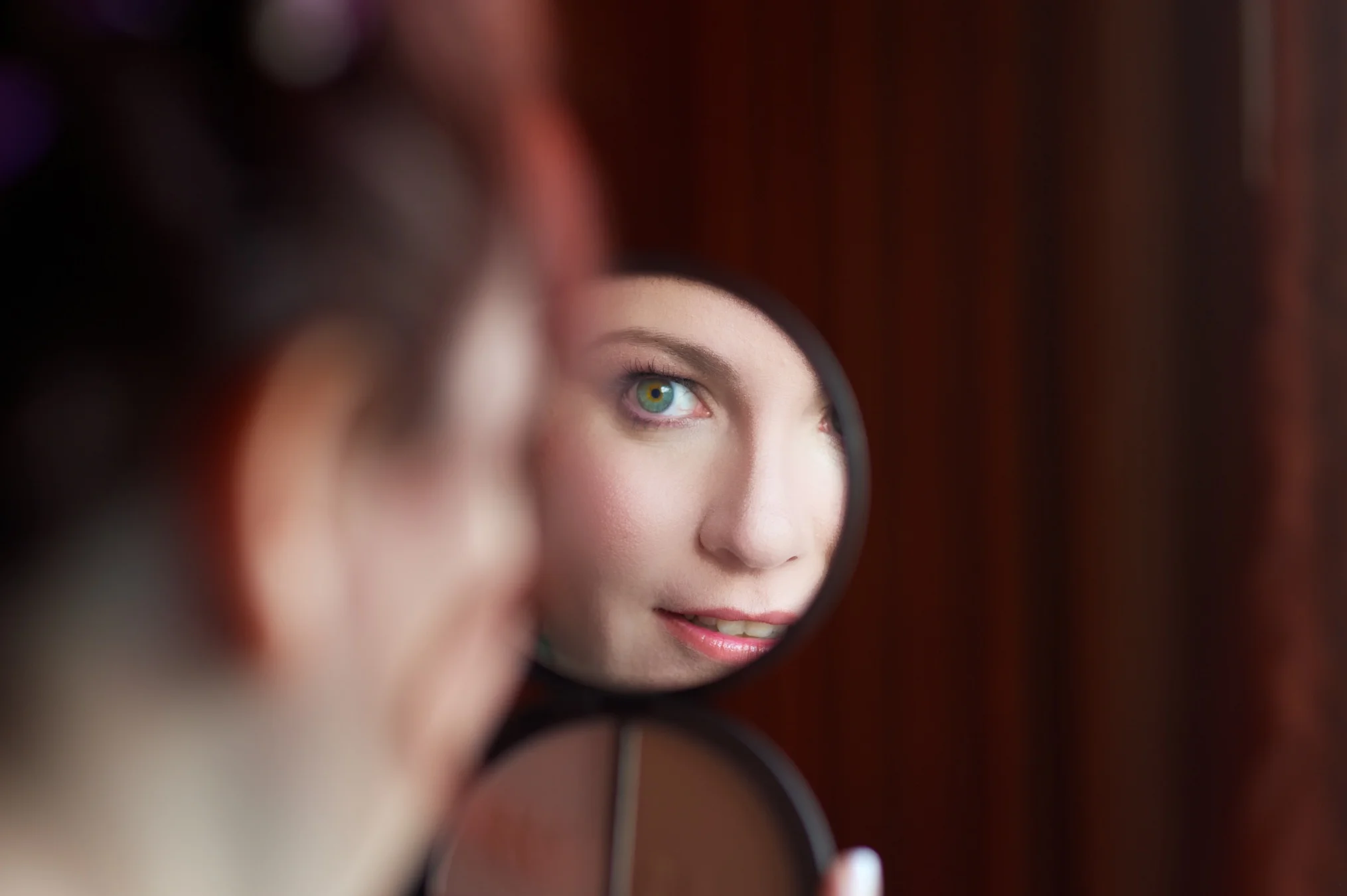 Amanda-mirror-makeup.jpg