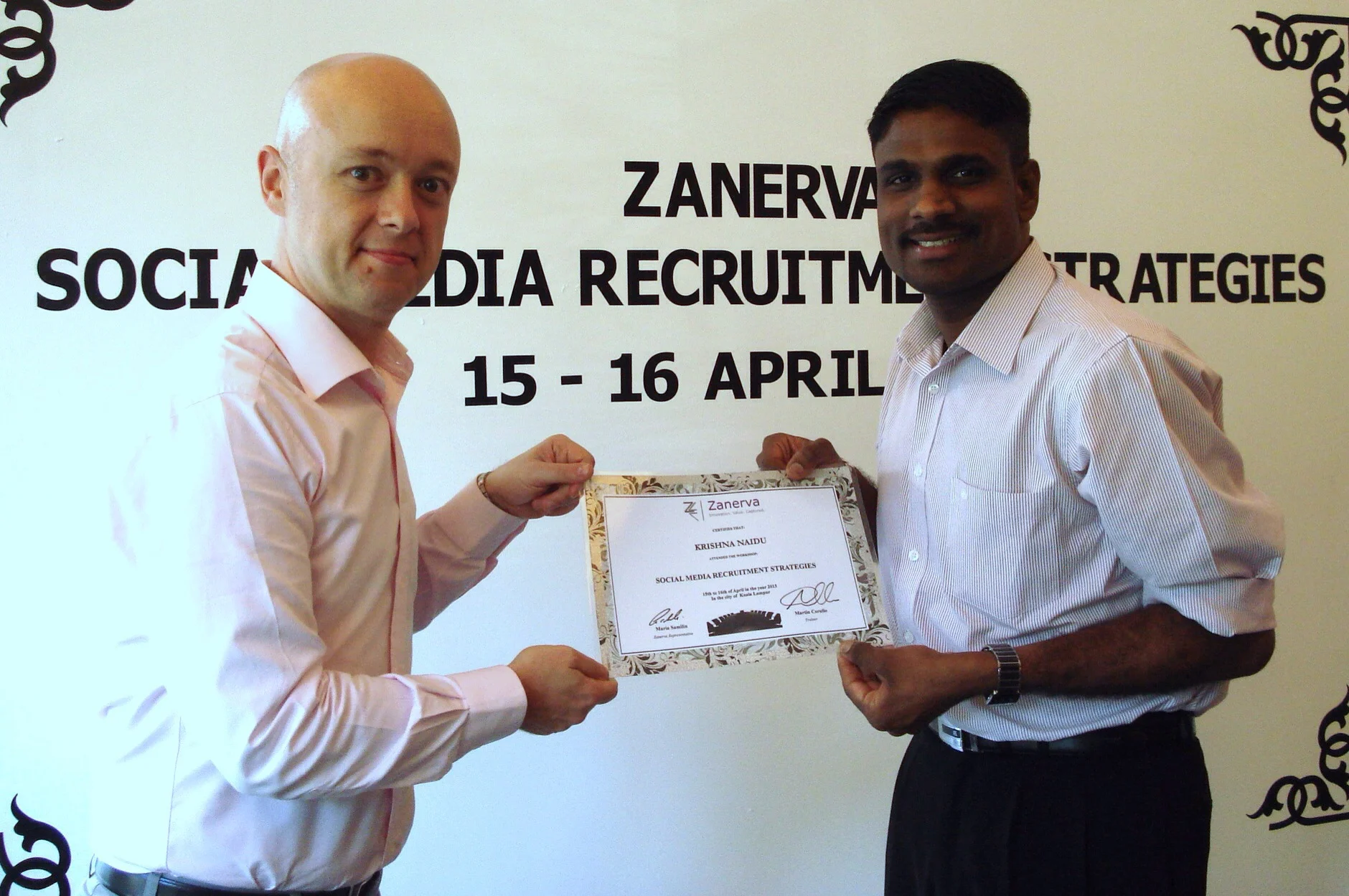 Krishna Naidu, Head of Rectuitment at Affin Bank receiving his certificate of participation for attending the Social Media Recruitment Strategies Workshop in Kuala Lumpur