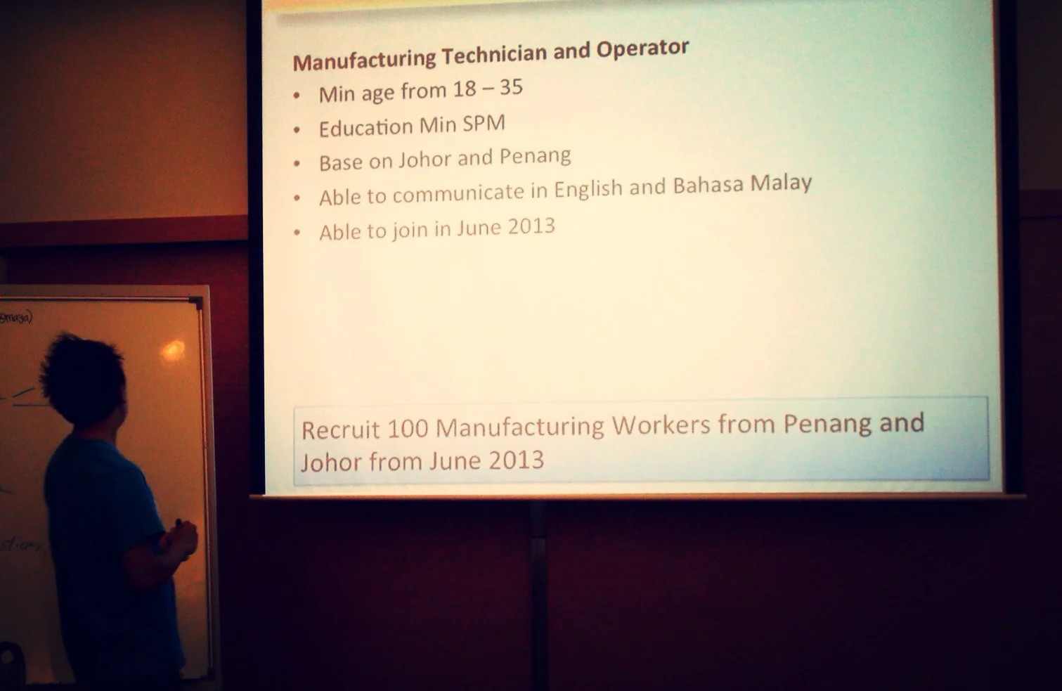  Vince Lee (Human Resource Executive - Boon Siew Honda Sdn Bhd) presenting the employees that they have to recruit using Social Media 