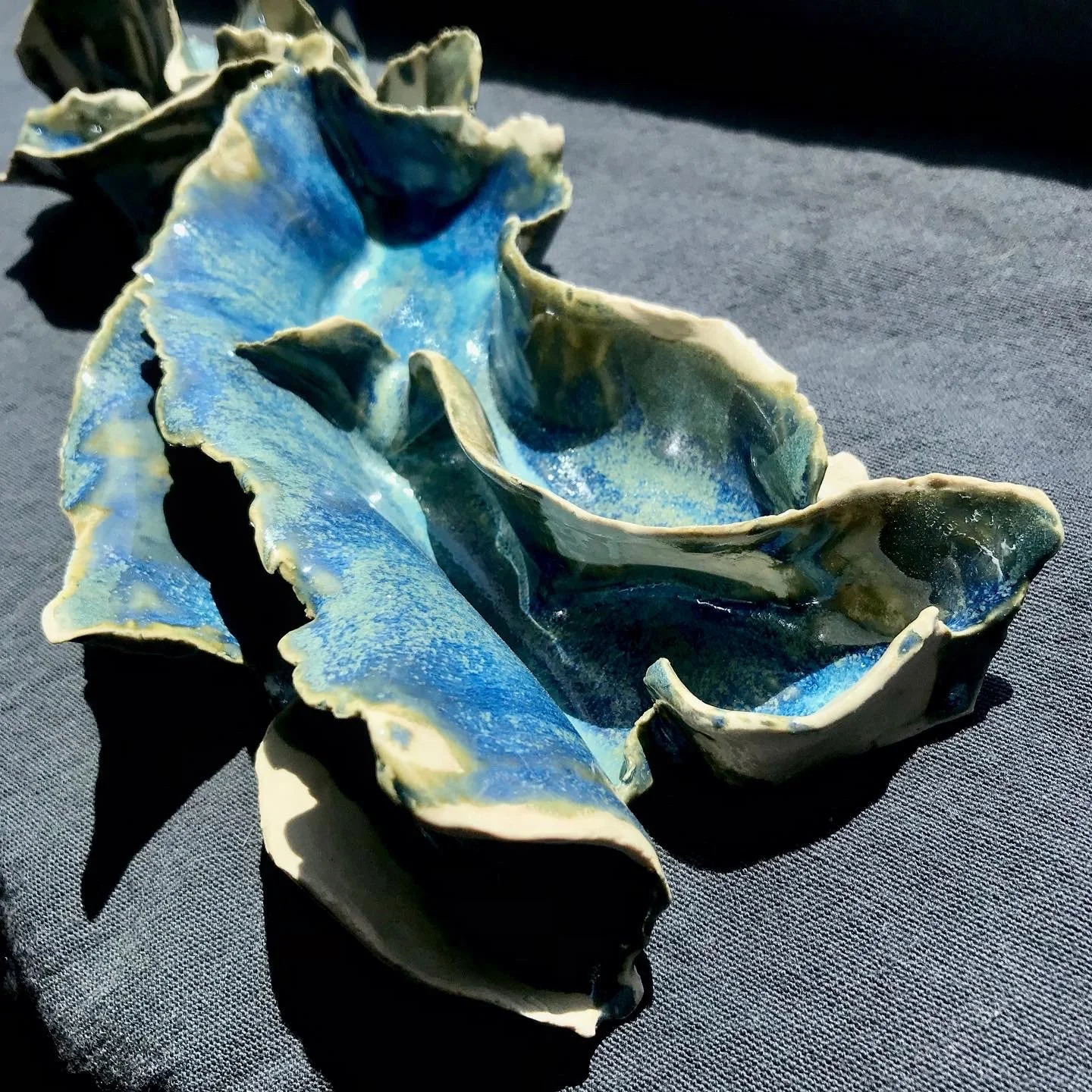 Wave form - currents 2022
Mid-range porcelain and glaze
5"h x 14" w x 4"d