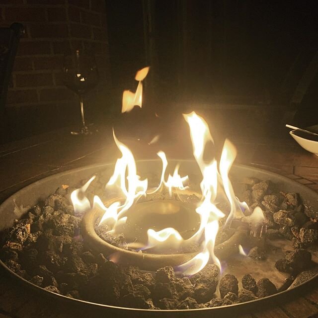 Fresh air + fire + glass of wine. 💘🍷